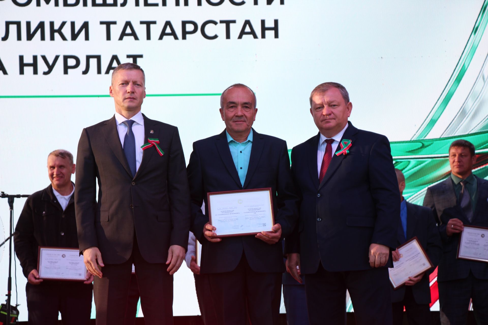 День Республики, День города и День нефтяника в Нурлате начались с церемонии награждения