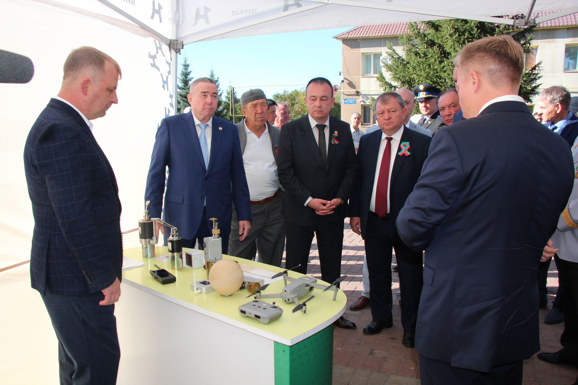 День Республики, День города и День нефтяника в Нурлате начались с церемонии награждения
