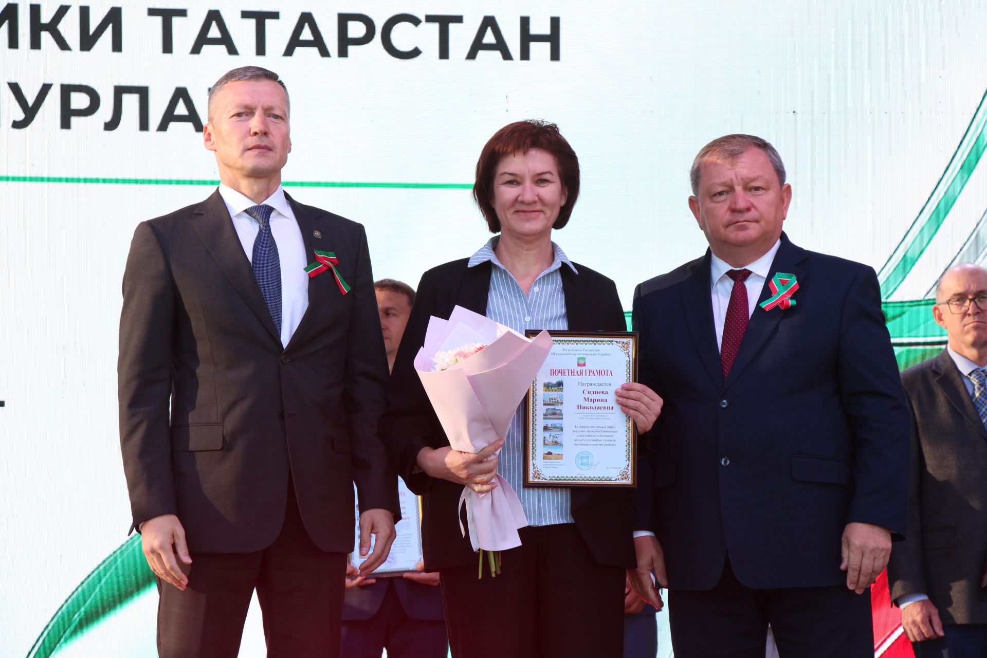 День Республики, День города и День нефтяника в Нурлате начались с церемонии награждения