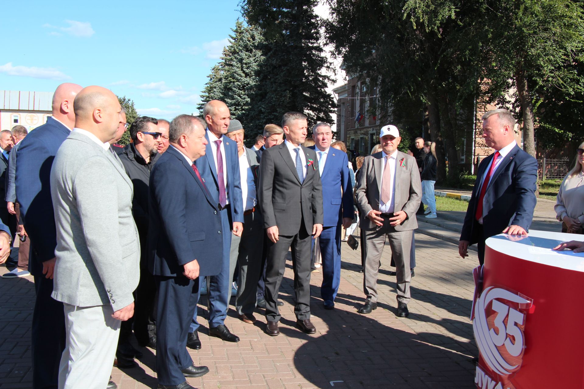 День Республики, День города и День нефтяника в Нурлате начались с церемонии награждения