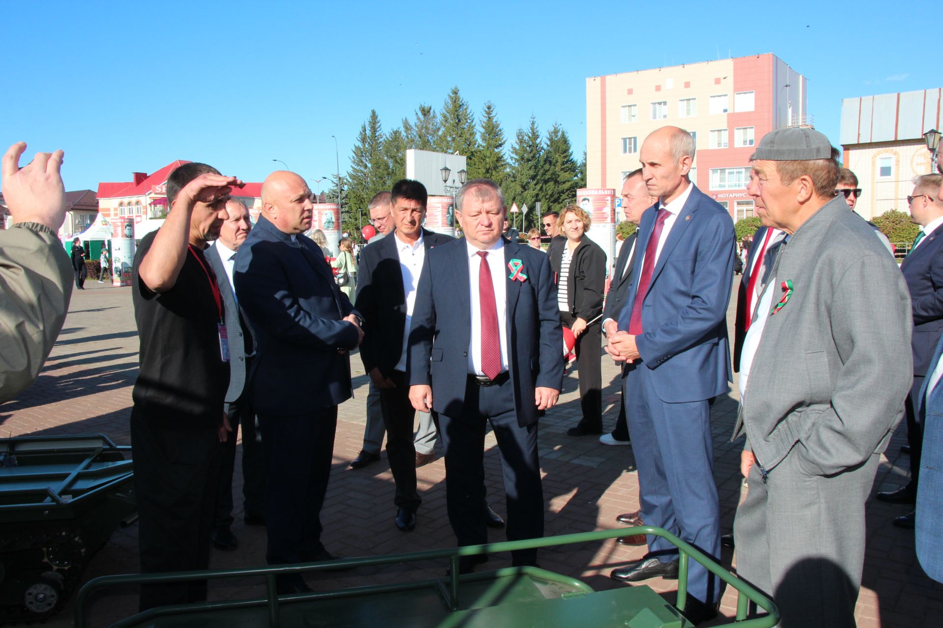 День Республики, День города и День нефтяника в Нурлате начались с церемонии награждения