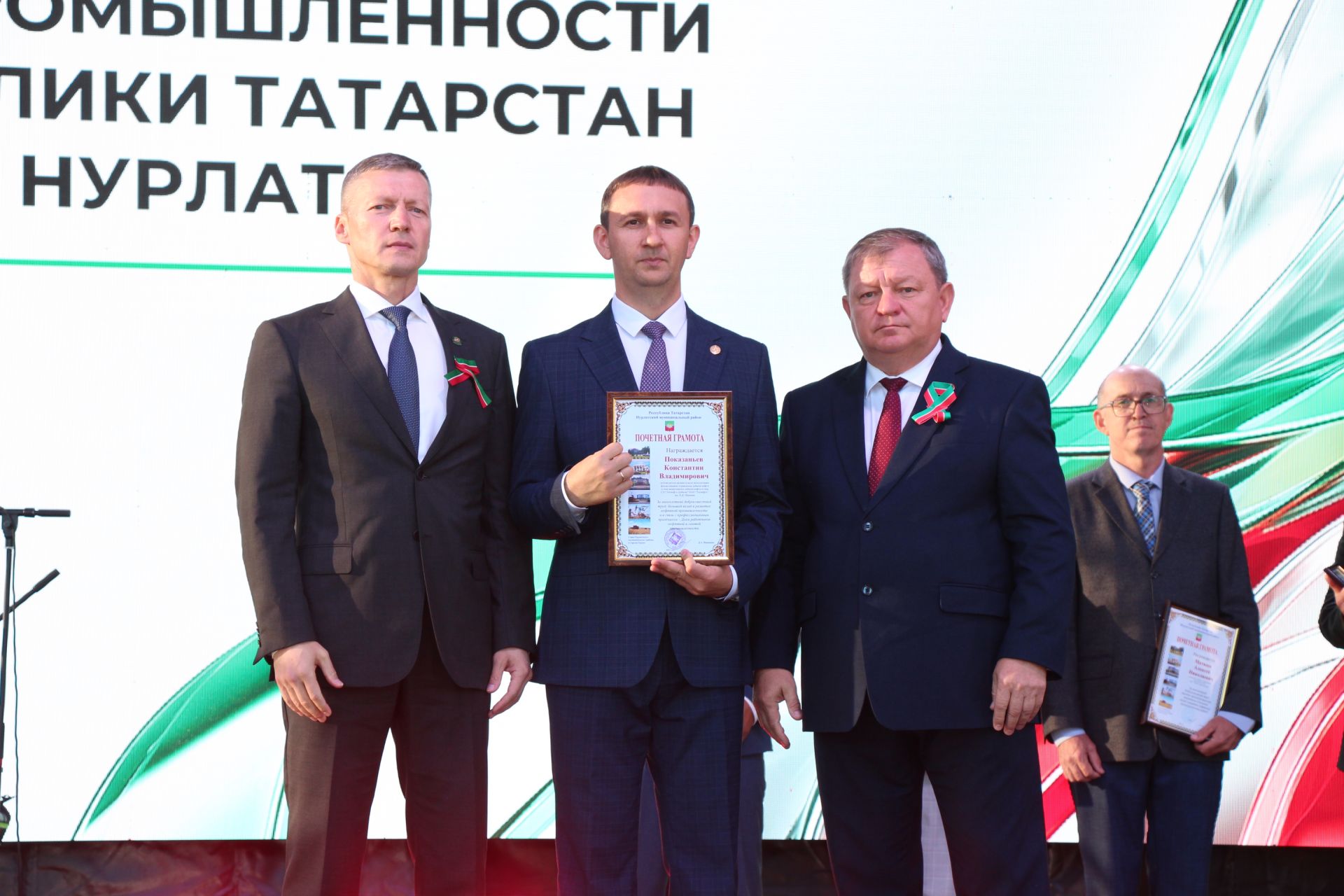 День Республики, День города и День нефтяника в Нурлате начались с церемонии награждения
