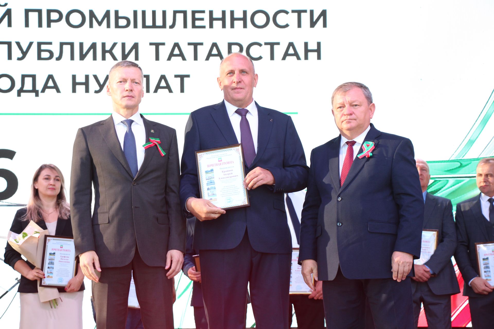 День Республики, День города и День нефтяника в Нурлате начались с церемонии награждения