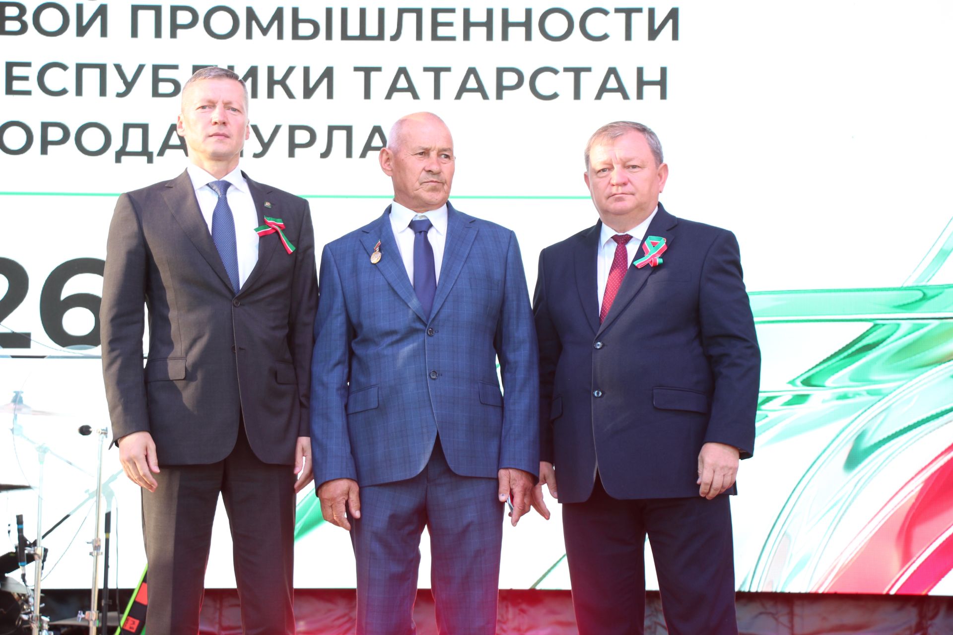 День Республики, День города и День нефтяника в Нурлате начались с церемонии награждения
