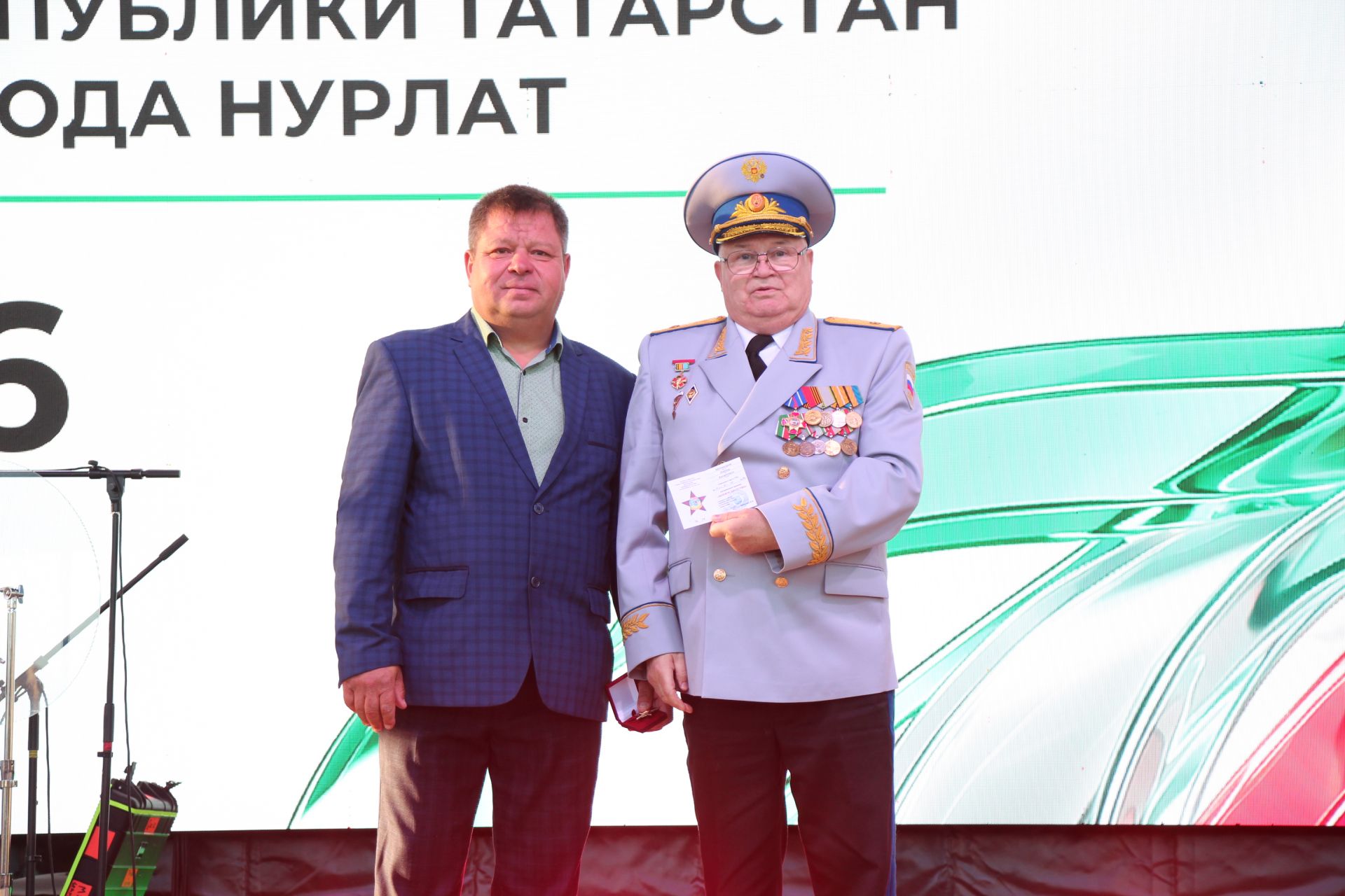 День Республики, День города и День нефтяника в Нурлате начались с церемонии награждения