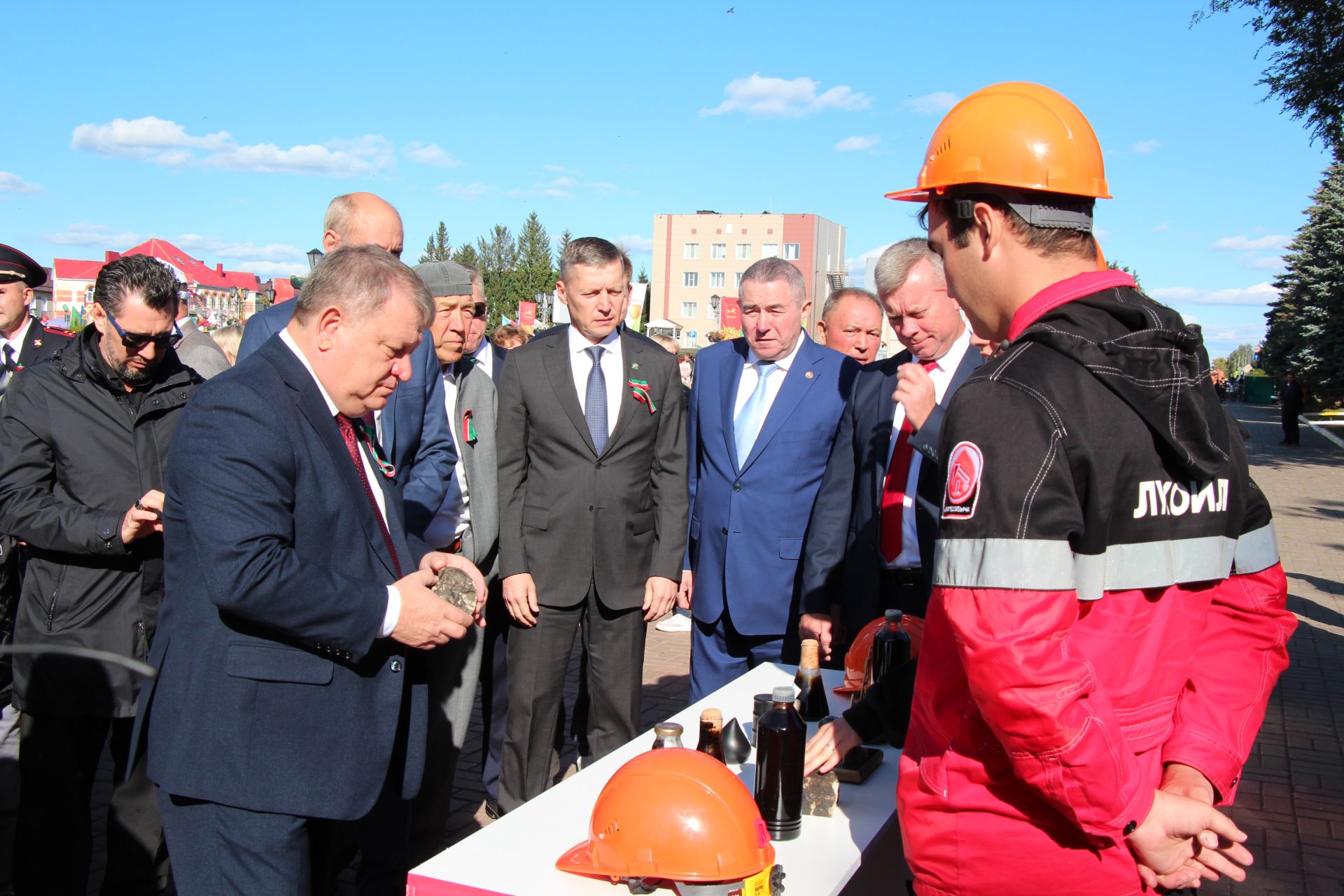 День Республики, День города и День нефтяника в Нурлате начались с церемонии награждения