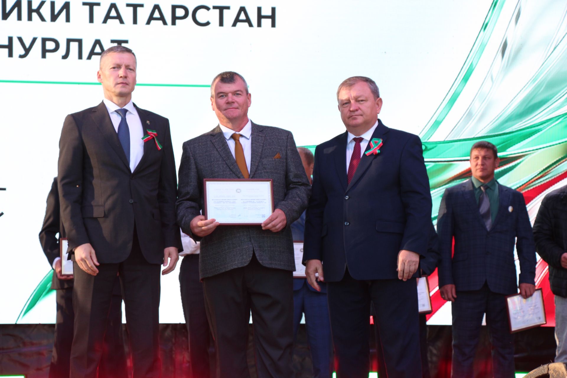 День Республики, День города и День нефтяника в Нурлате начались с церемонии награждения