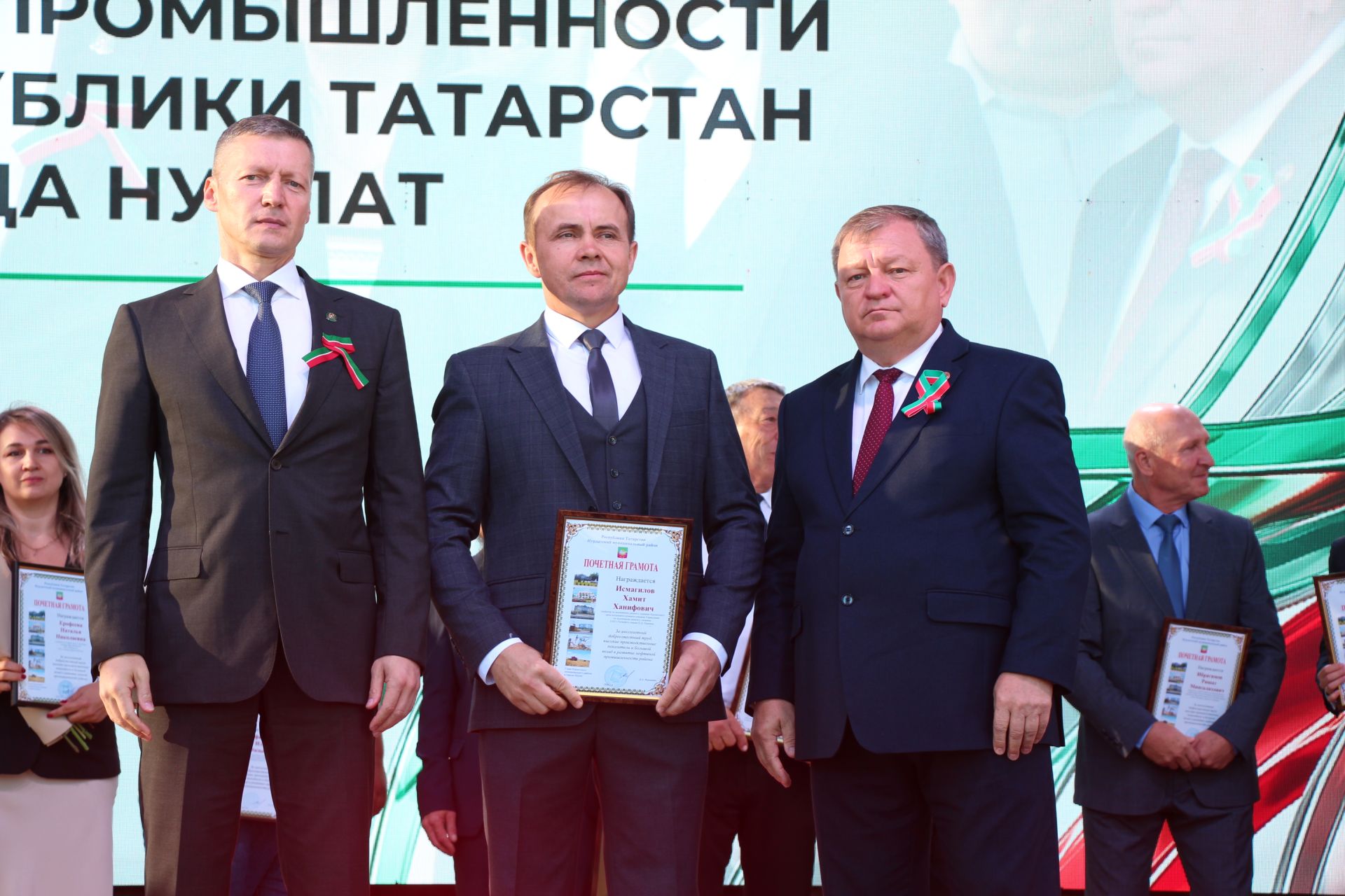 День Республики, День города и День нефтяника в Нурлате начались с церемонии награждения