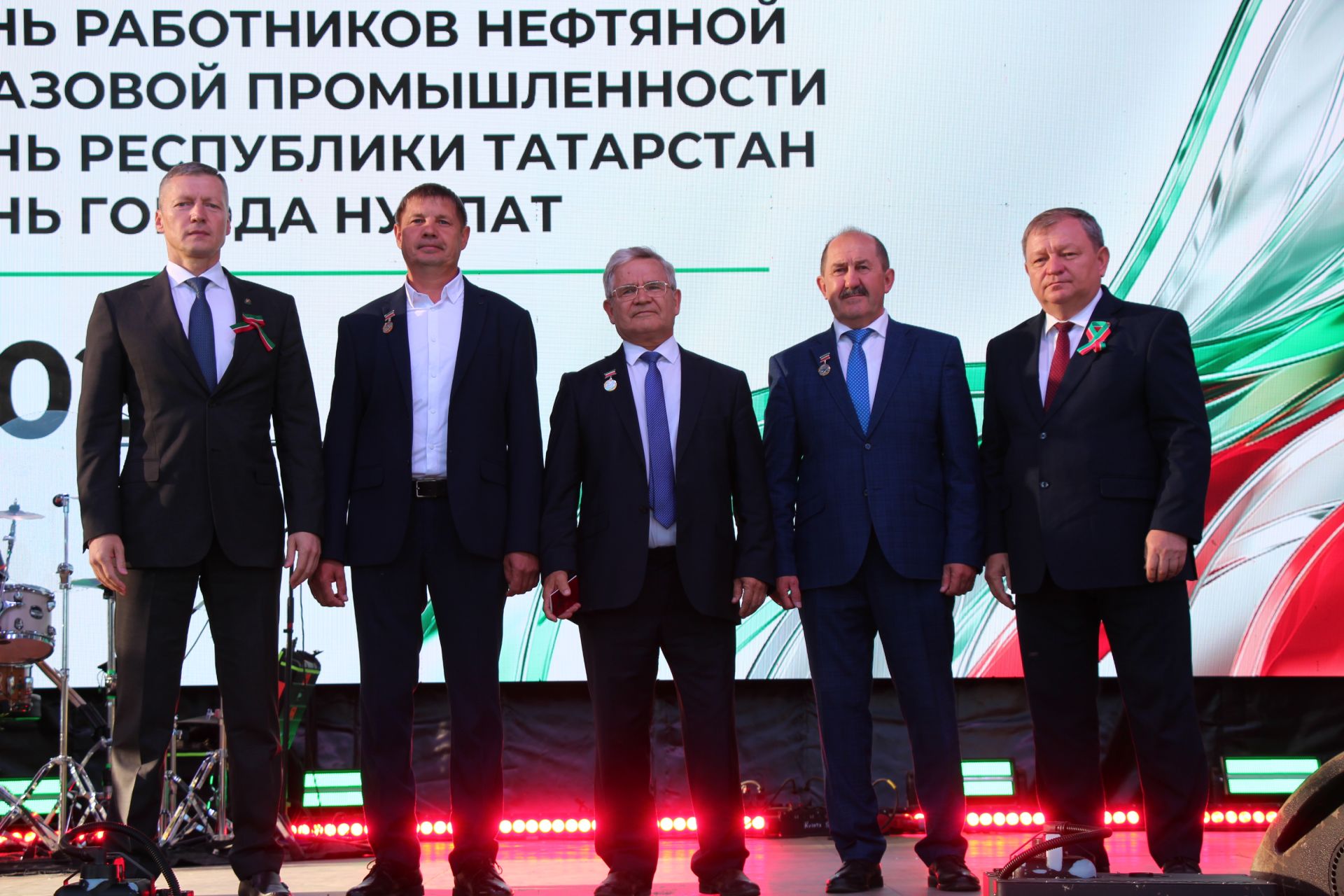 День Республики, День города и День нефтяника в Нурлате начались с церемонии награждения