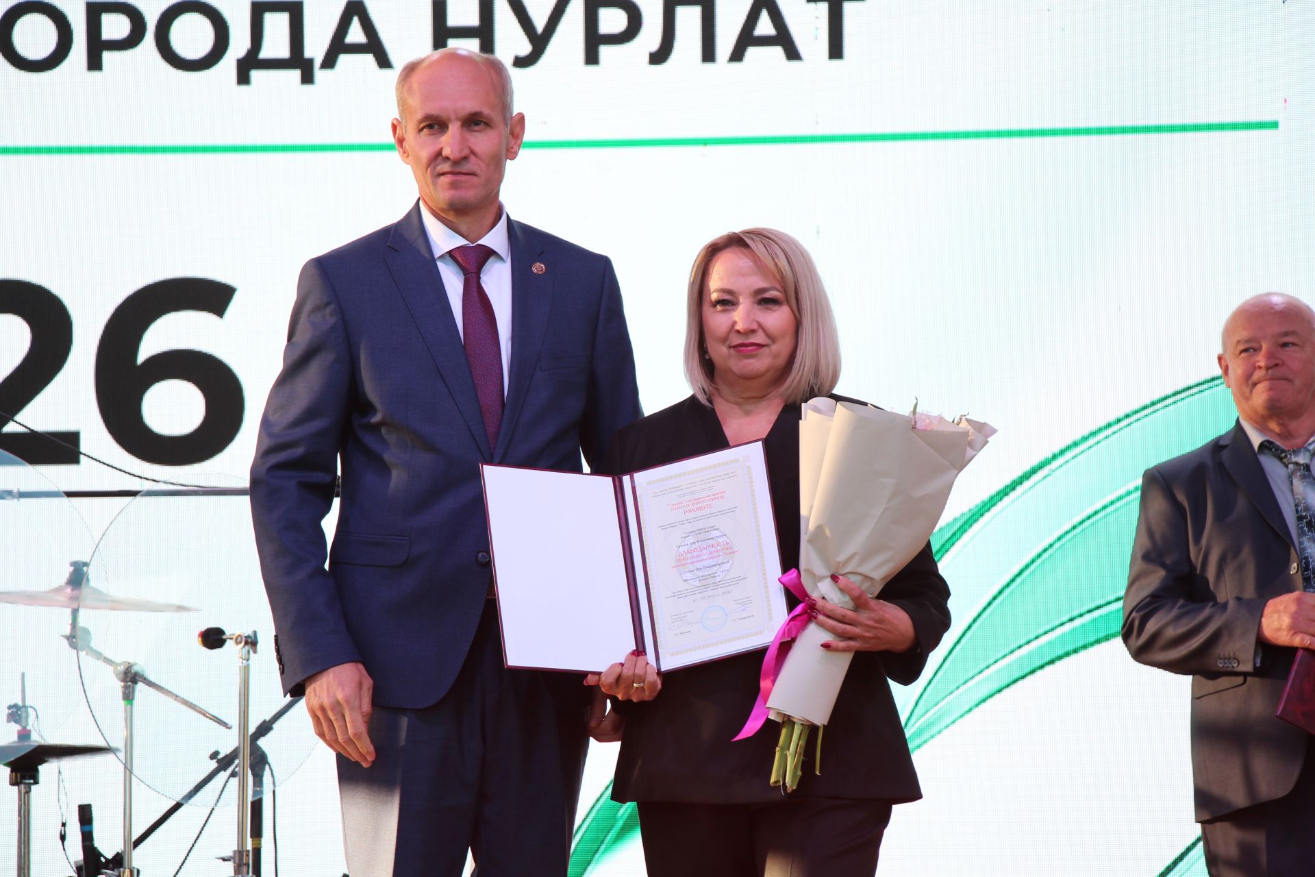 День Республики, День города и День нефтяника в Нурлате начались с церемонии награждения