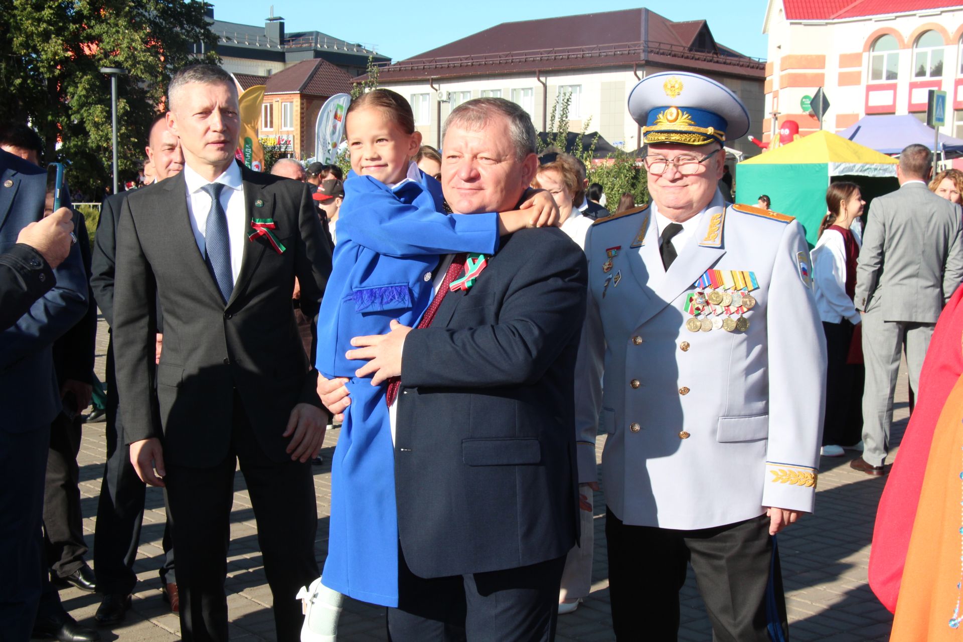 День Республики, День города и День нефтяника в Нурлате начались с церемонии награждения