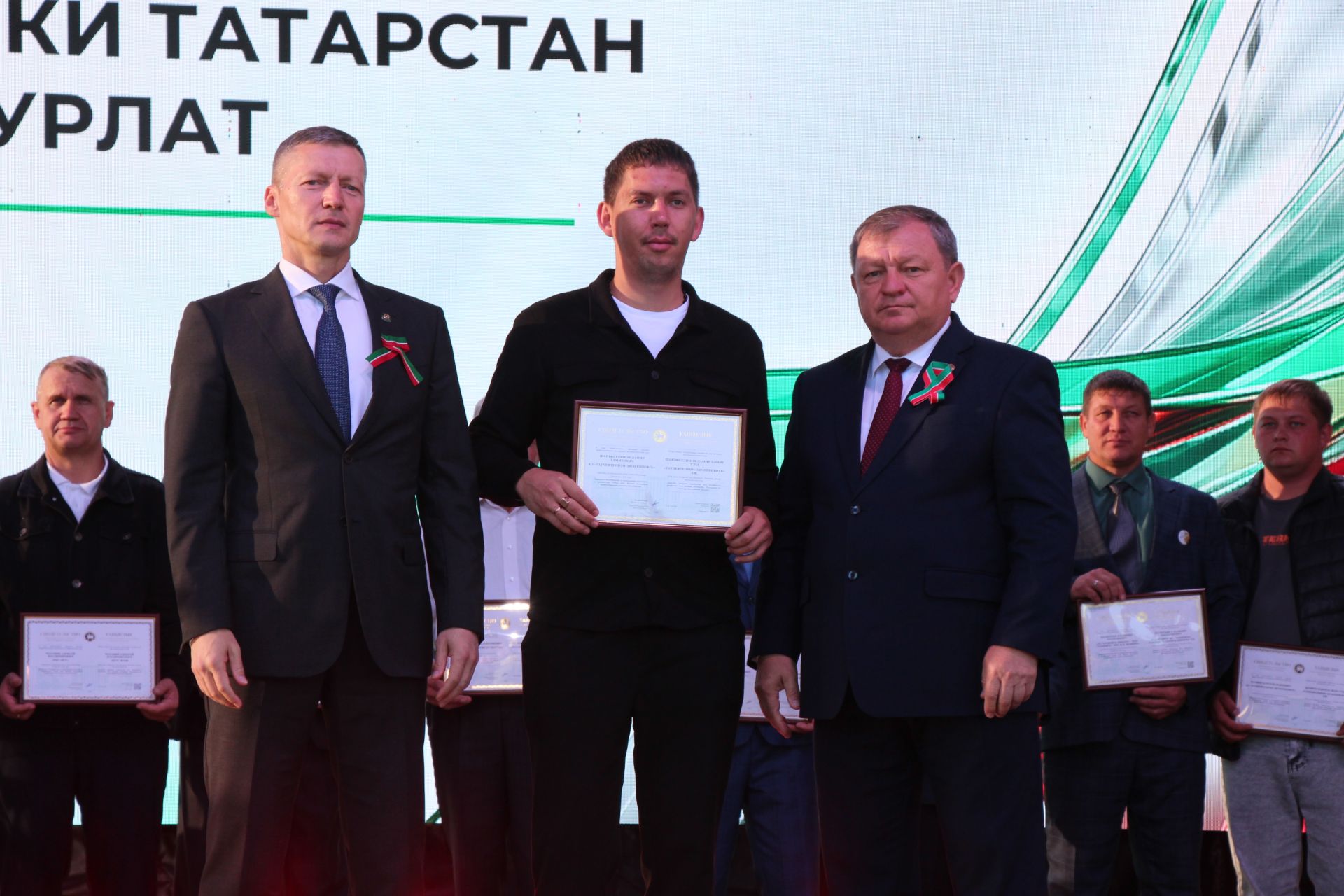День Республики, День города и День нефтяника в Нурлате начались с церемонии награждения