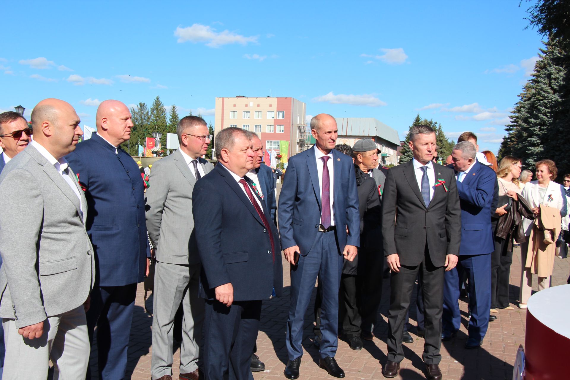 День Республики, День города и День нефтяника в Нурлате начались с церемонии награждения