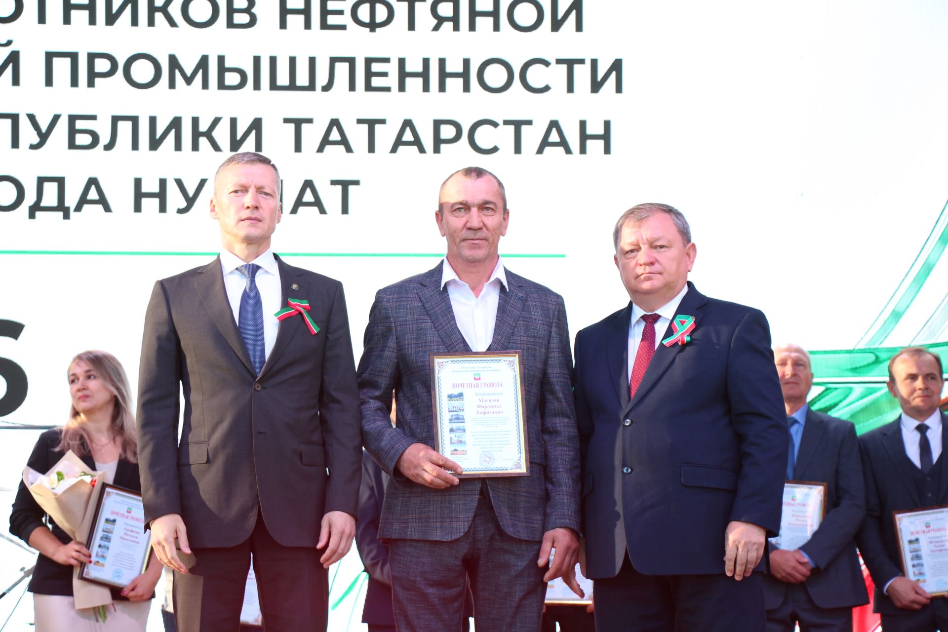 День Республики, День города и День нефтяника в Нурлате начались с церемонии награждения