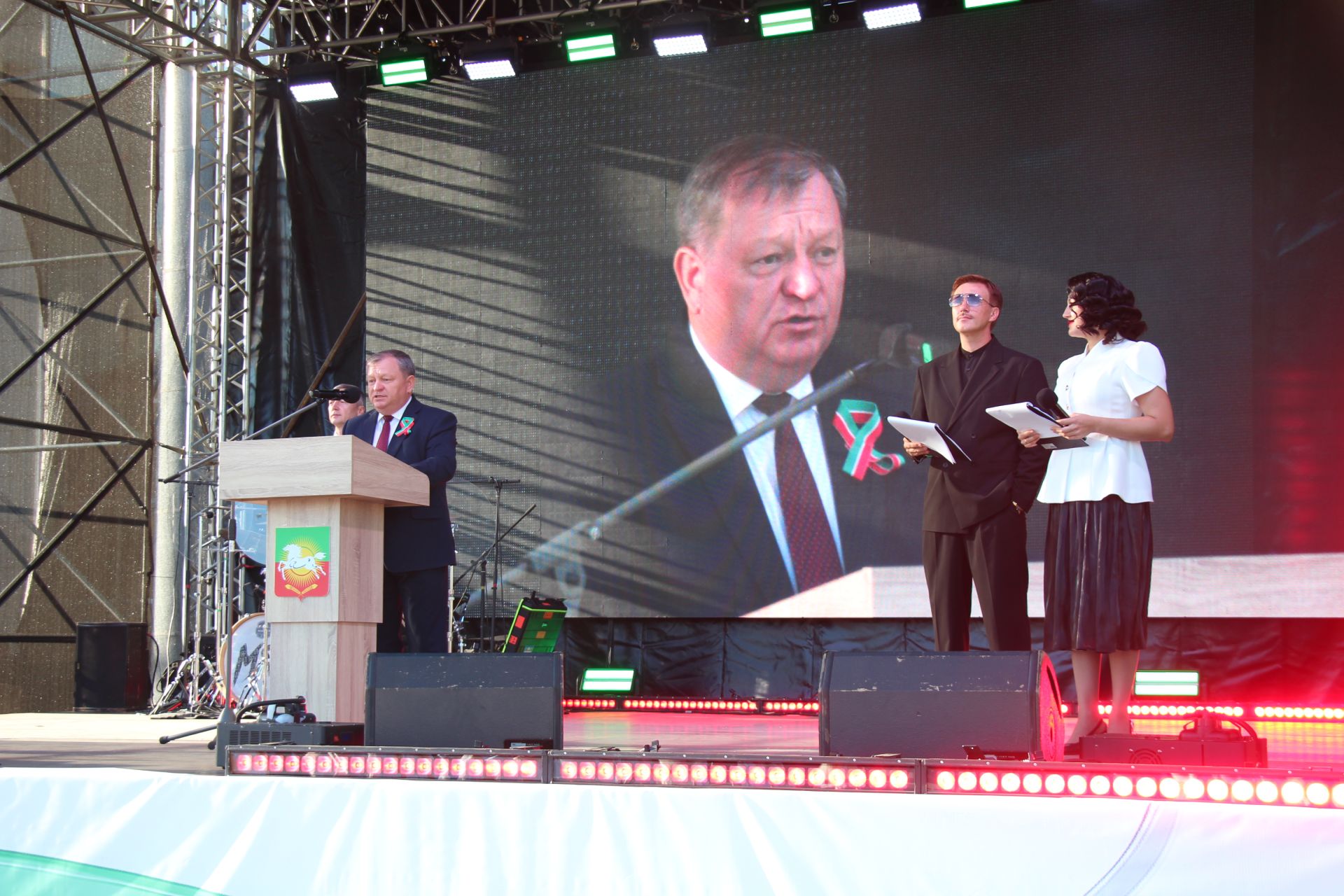 День Республики, День города и День нефтяника в Нурлате начались с церемонии награждения