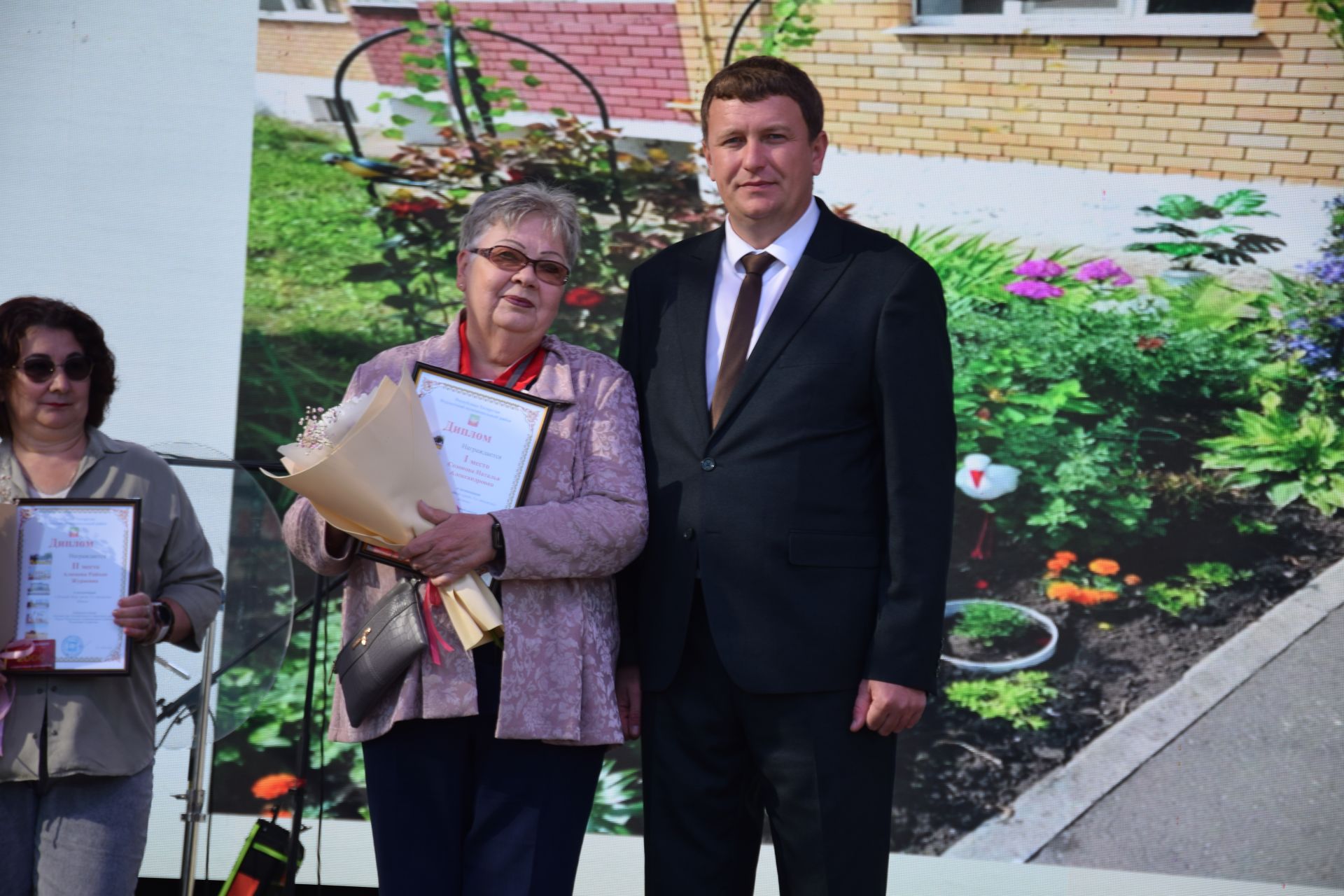 В Нурлате наградили победителей районного конкурса по оформлению и озеленению территорий