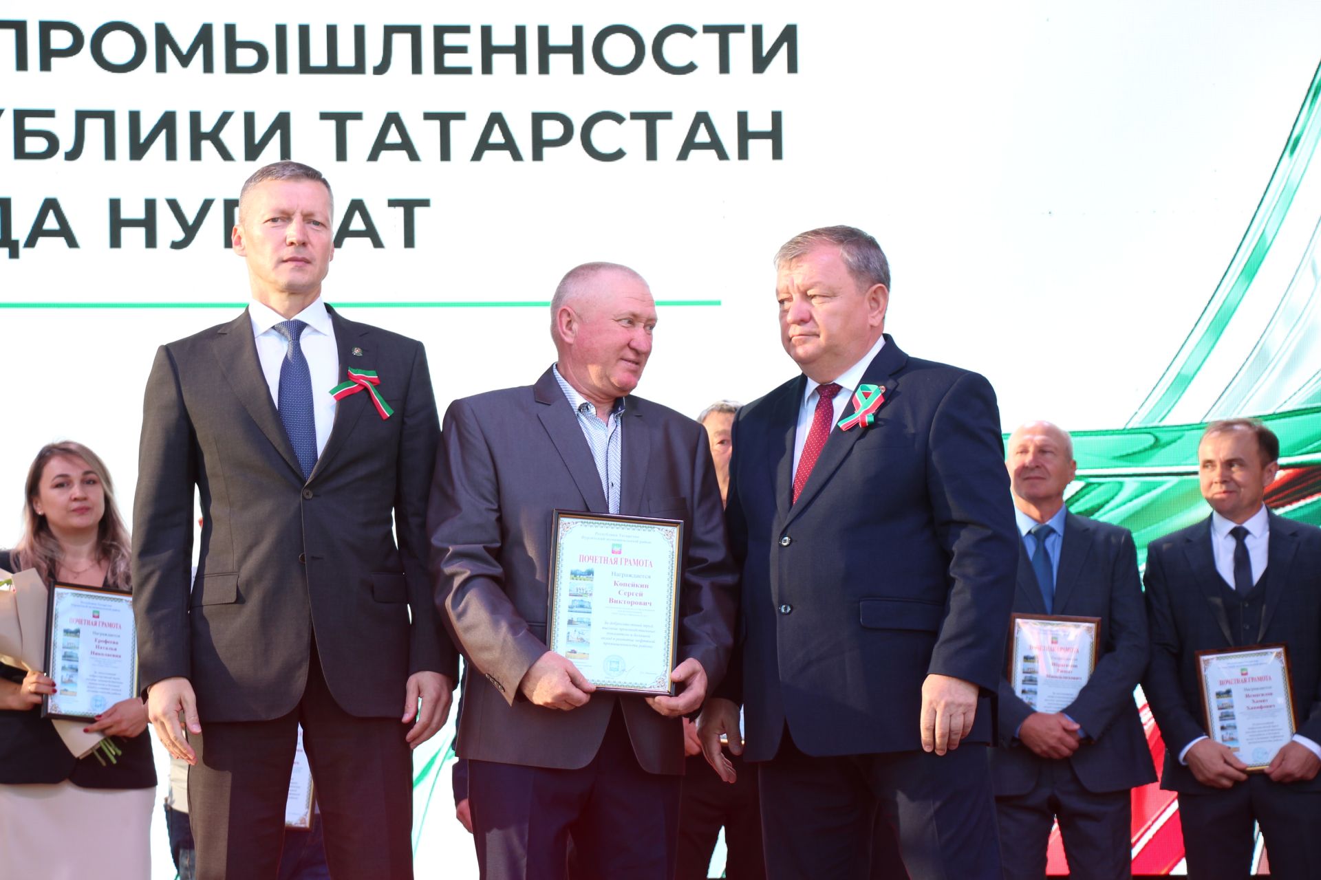 День Республики, День города и День нефтяника в Нурлате начались с церемонии награждения