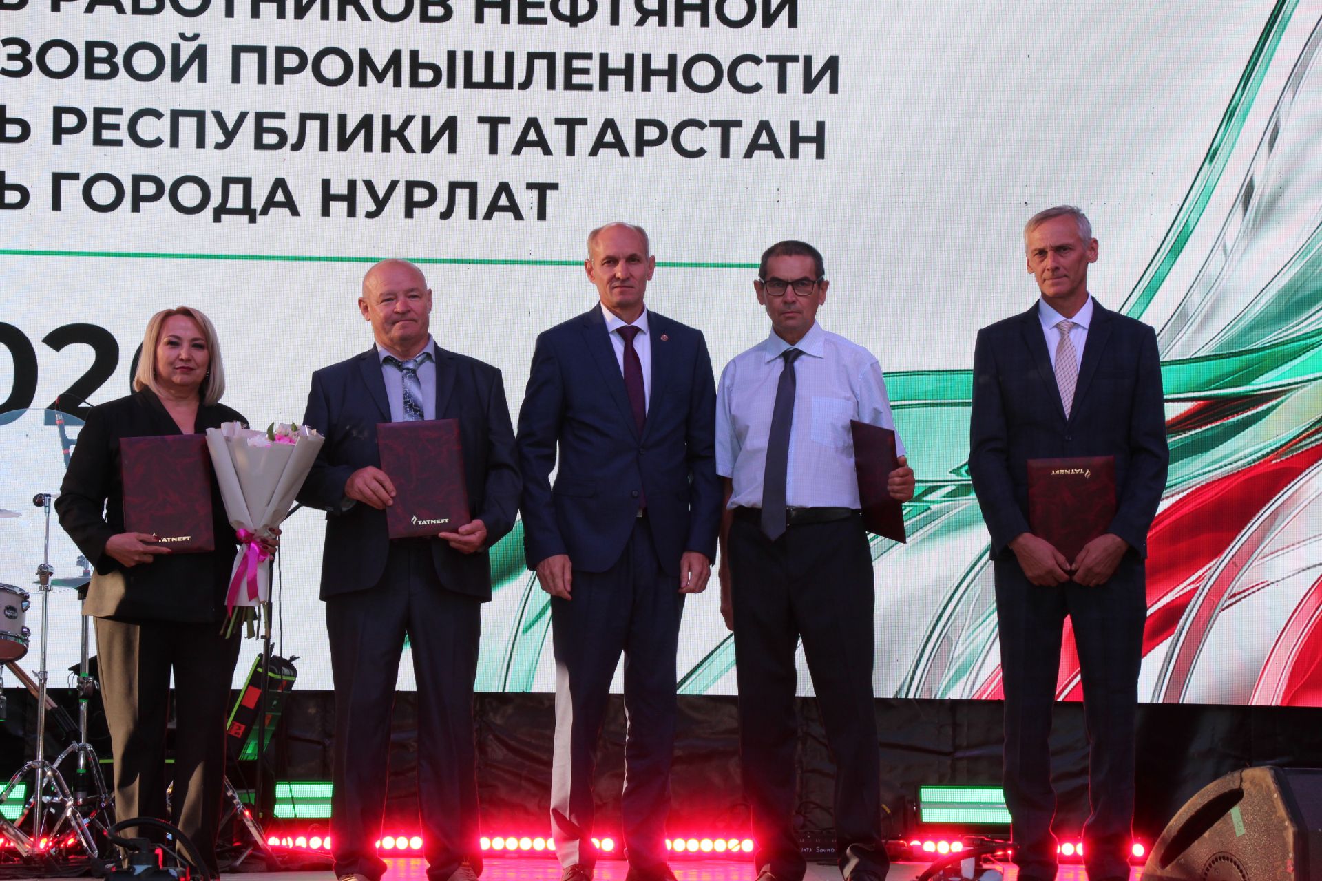 День Республики, День города и День нефтяника в Нурлате начались с церемонии награждения