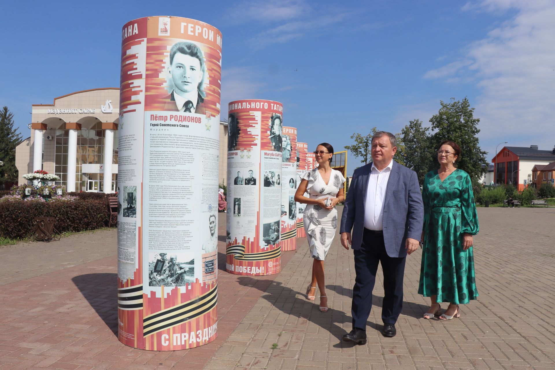 В Нурлате заработала уличная выставка «Герои многонационального Татарстана»