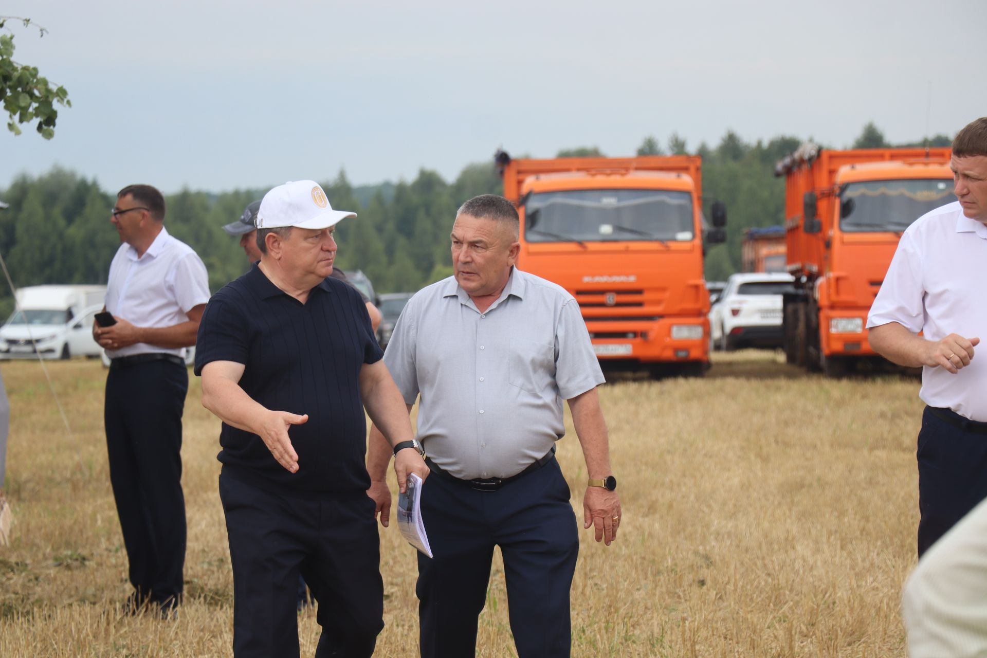 Рустам Минниханов совершил облет полей Нурлатского района