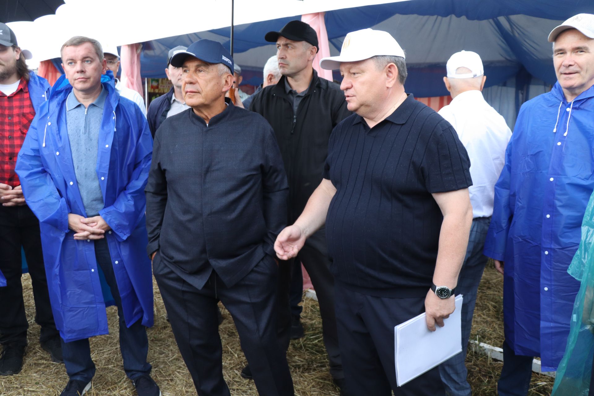 Рустам Минниханов совершил облет полей Нурлатского района