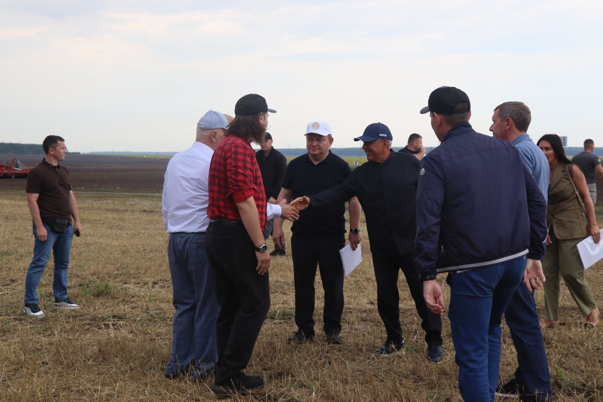 Рустам Минниханов совершил облет полей Нурлатского района