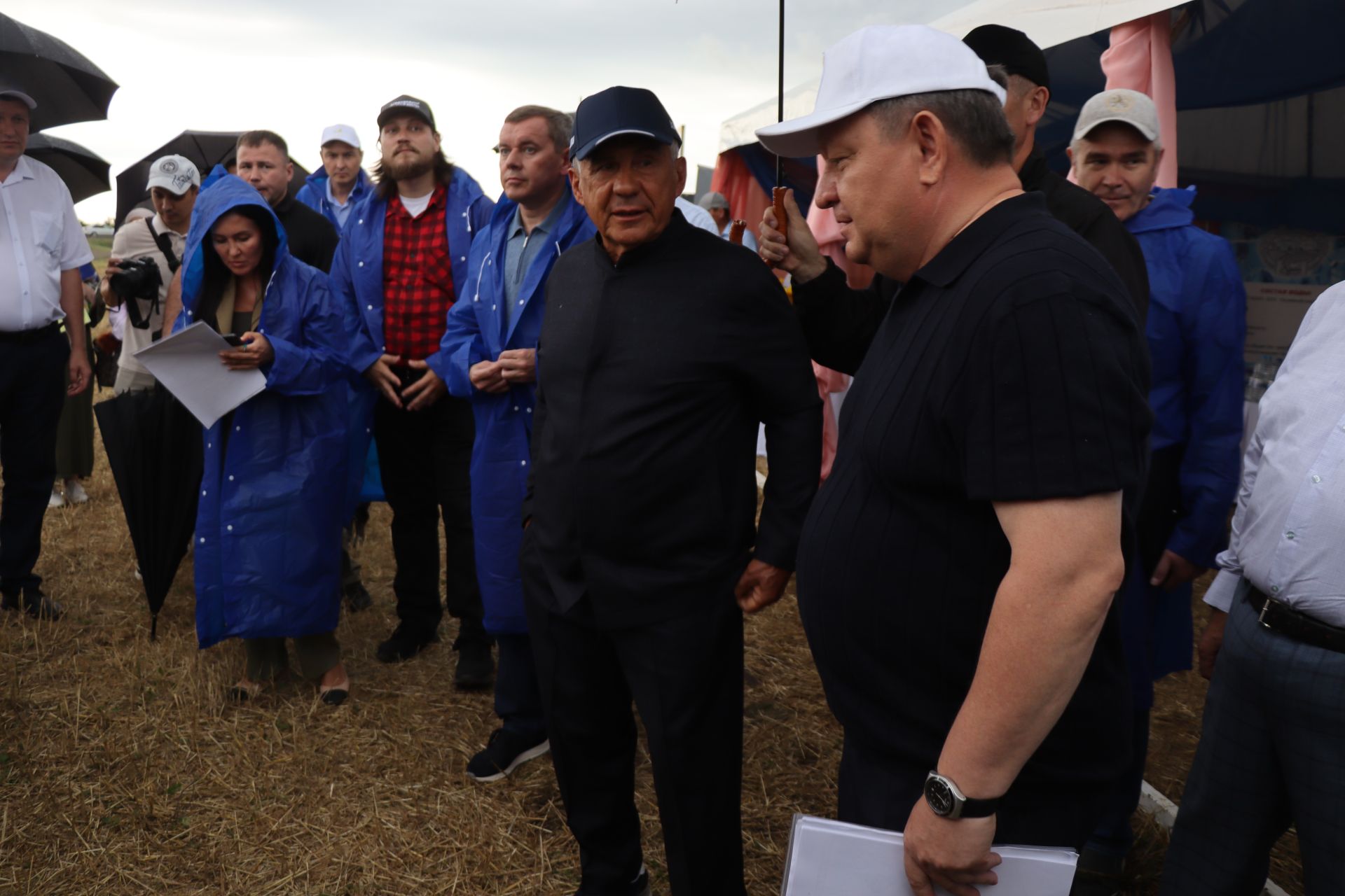 Рустам Минниханов совершил облет полей Нурлатского района