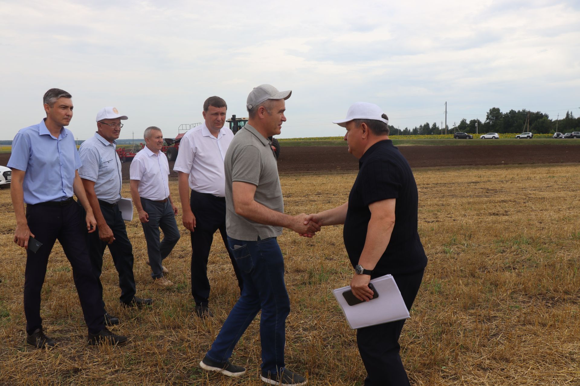 Рустам Минниханов совершил облет полей Нурлатского района