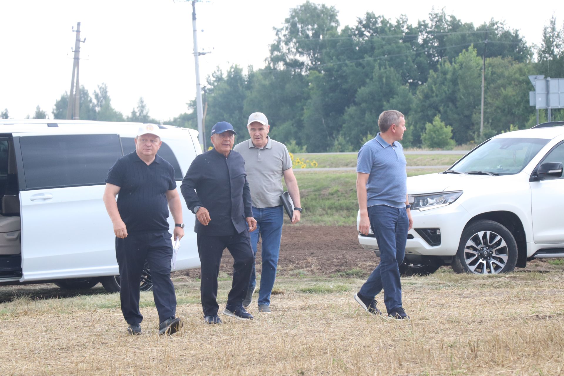 Рустам Минниханов совершил облет полей Нурлатского района