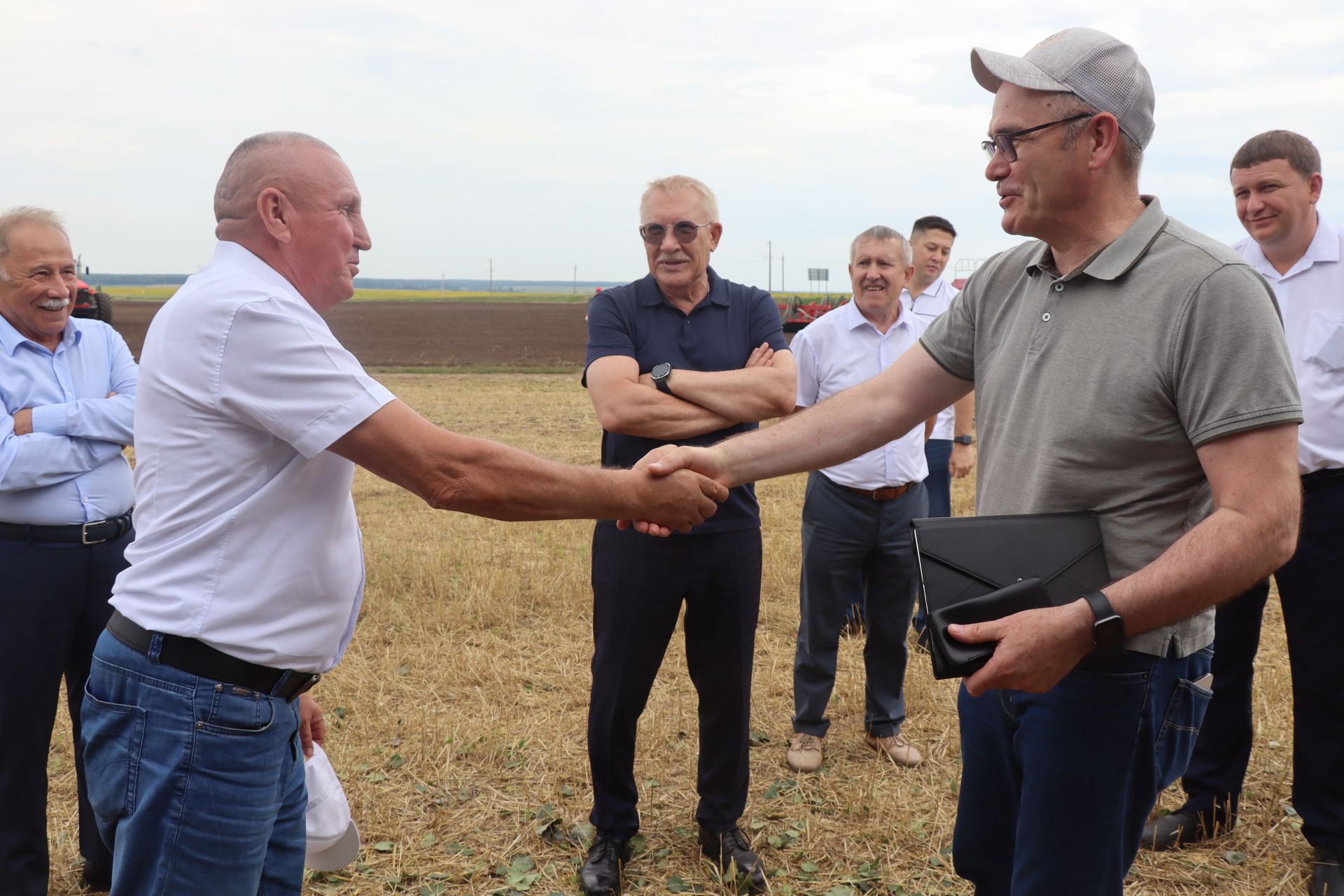 Рустам Минниханов совершил облет полей Нурлатского района
