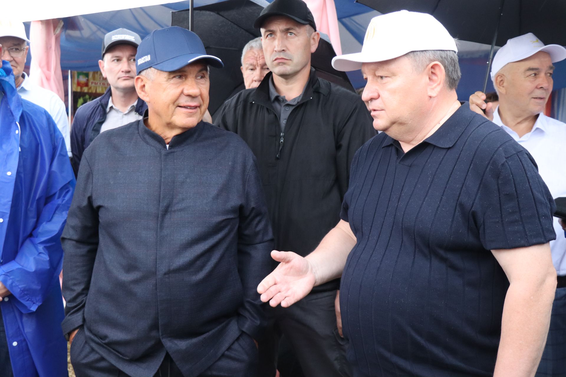 Рустам Минниханов совершил облет полей Нурлатского района