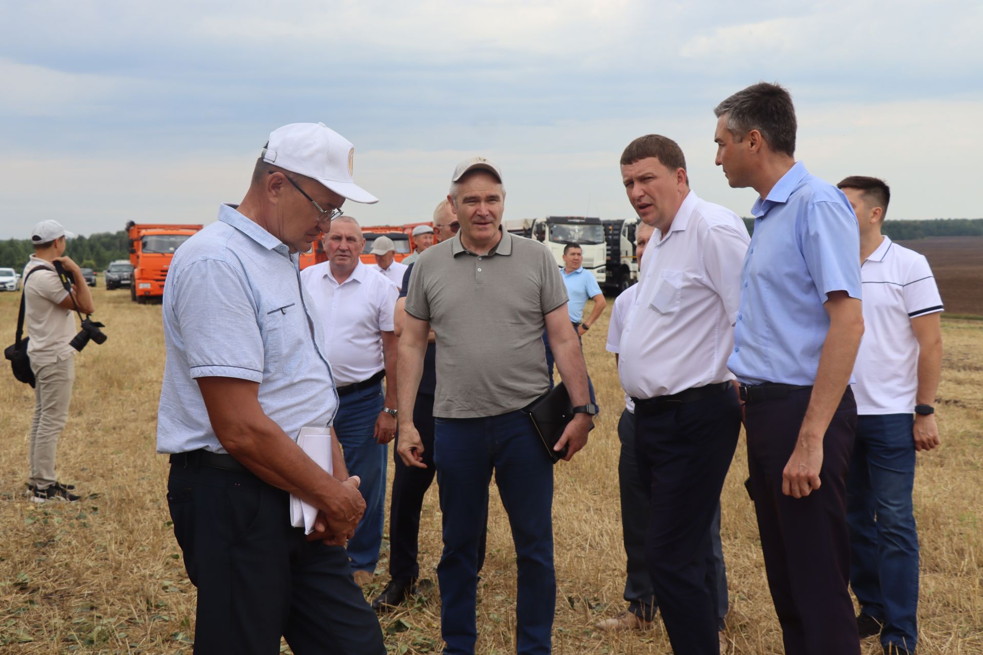 Рустам Минниханов совершил облет полей Нурлатского района