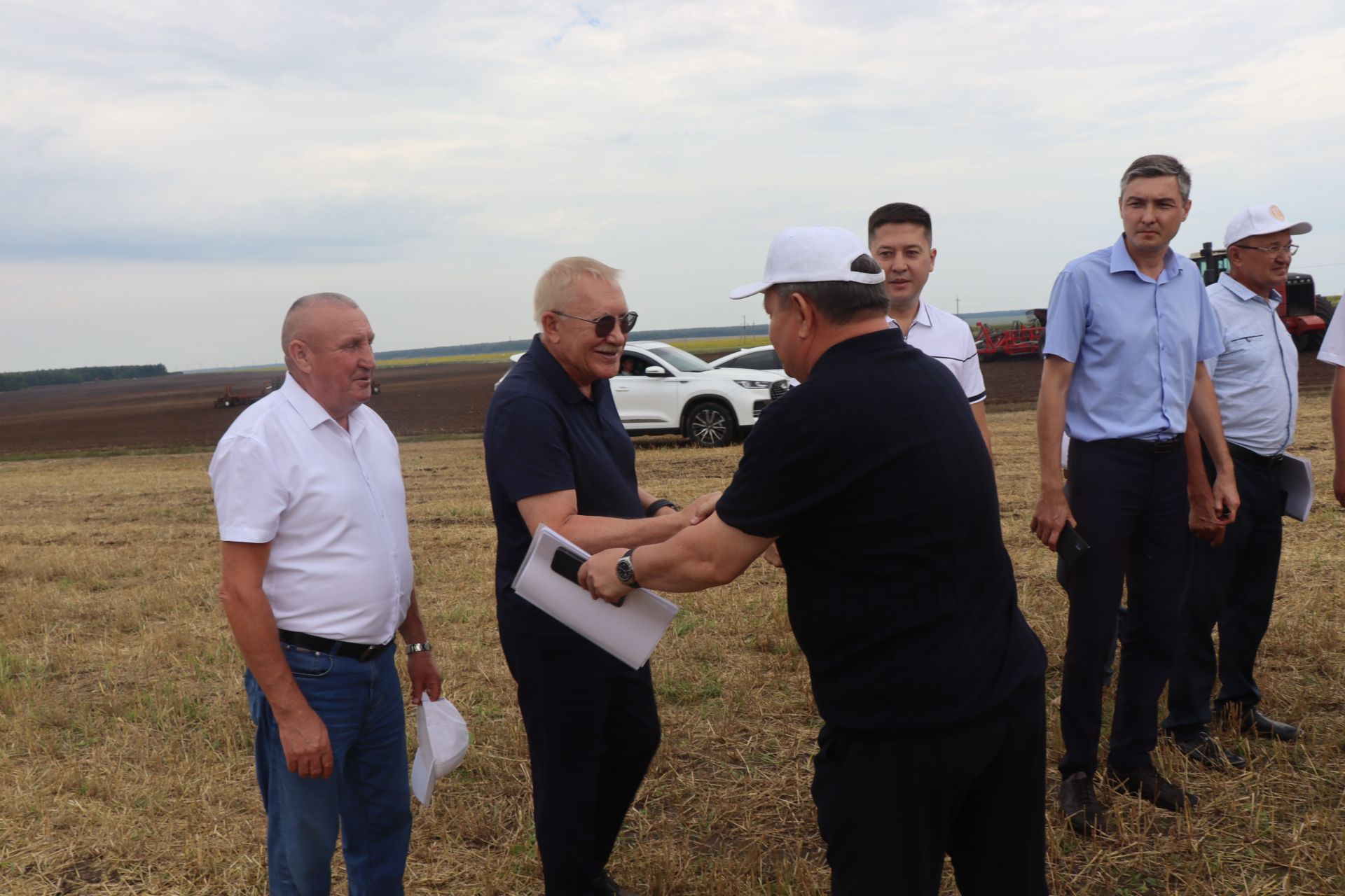 Рустам Минниханов совершил облет полей Нурлатского района