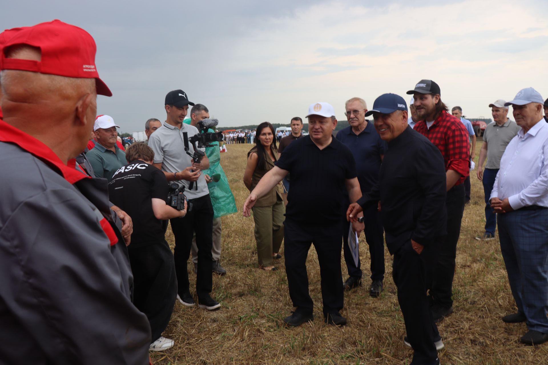 Рустам Минниханов совершил облет полей Нурлатского района