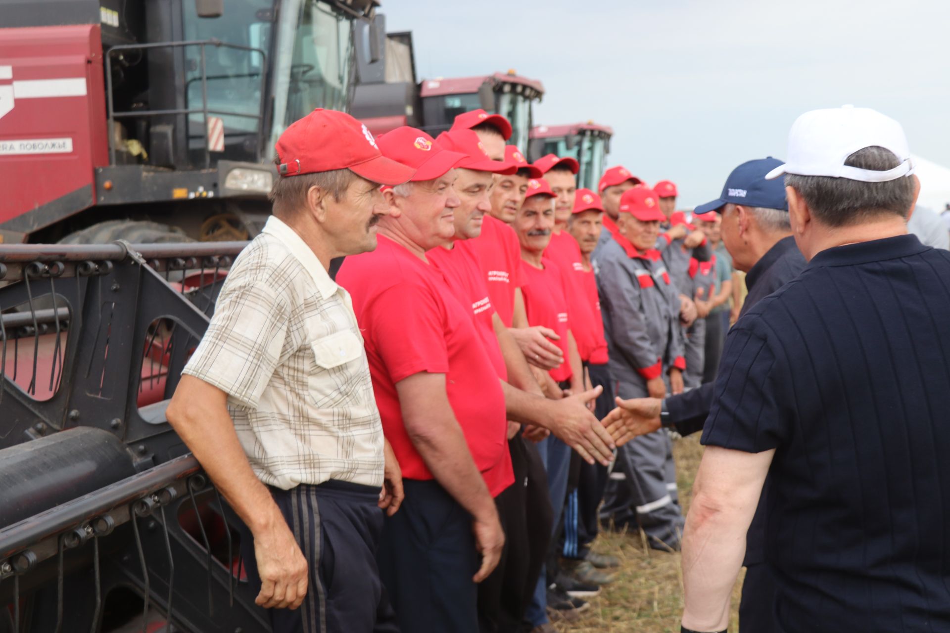 Рустам Минниханов совершил облет полей Нурлатского района