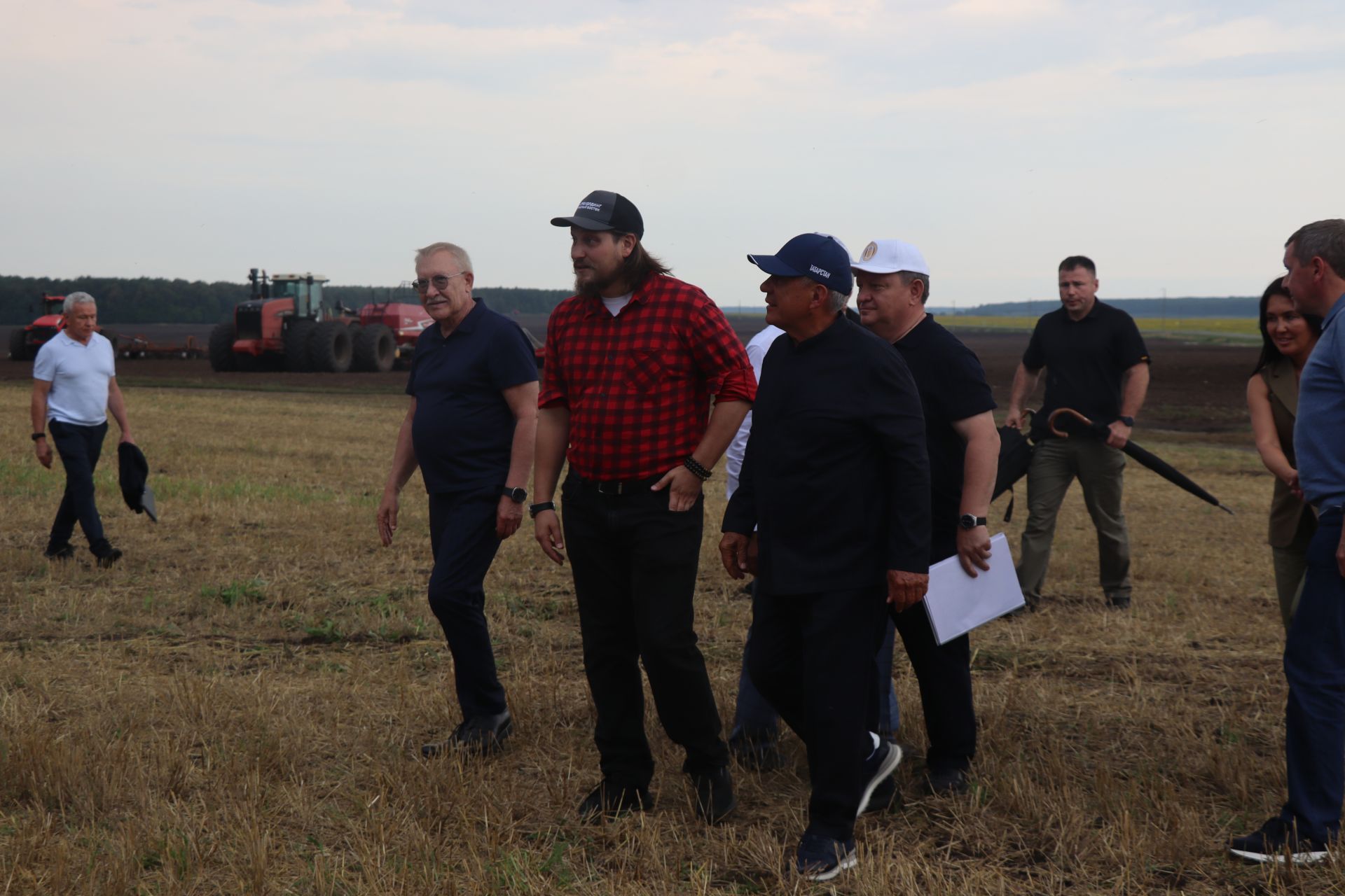 Рустам Минниханов совершил облет полей Нурлатского района