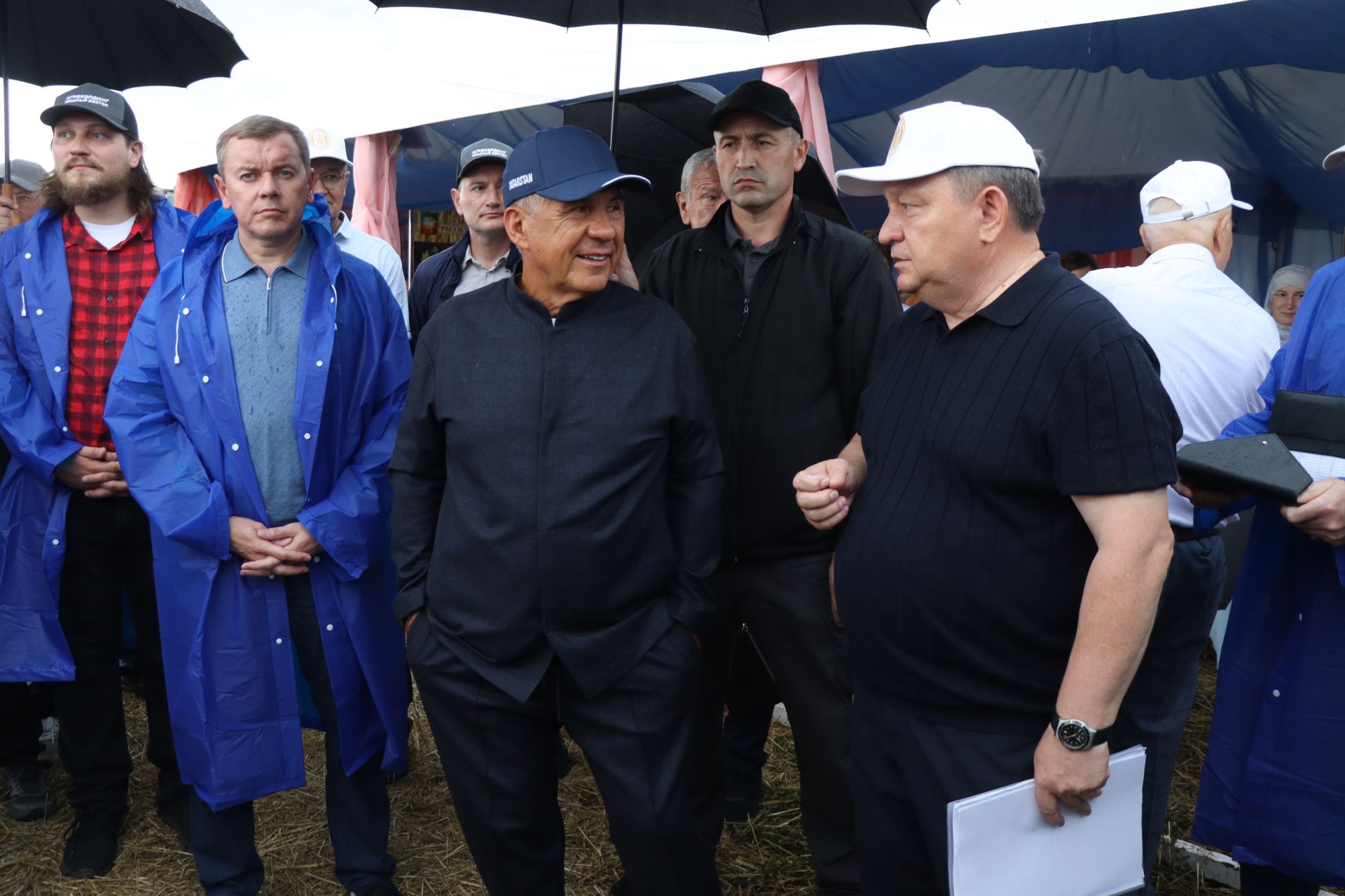 Рустам Минниханов совершил облет полей Нурлатского района