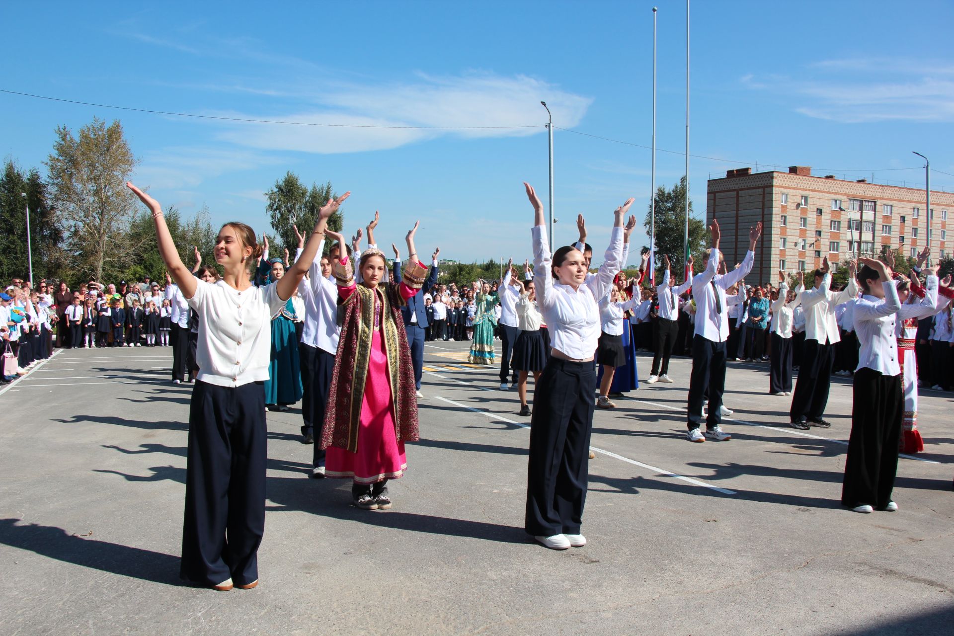 В Нурлате открыли школу № 4 с участием главы района и министра