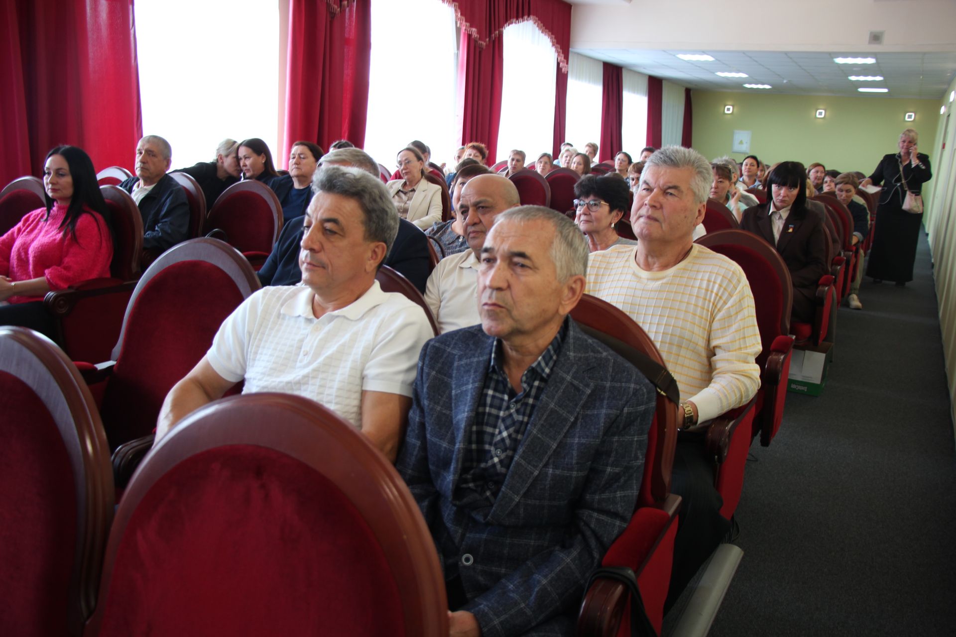 Собрание трудового коллектива Нурлатской ЦРБ прошла с участием министра и депутата