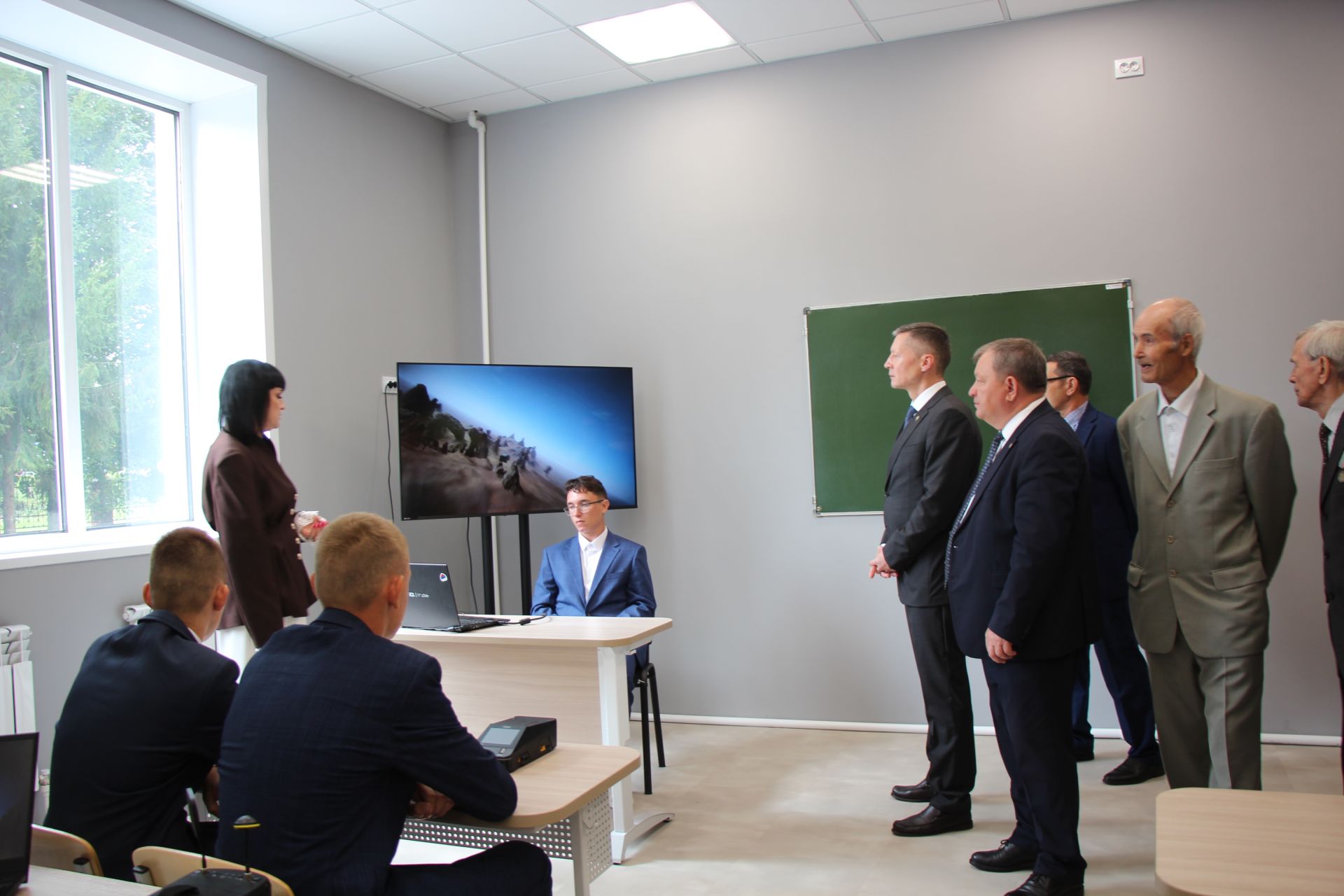 В Нурлате открыли школу № 4 с участием главы района и министра
