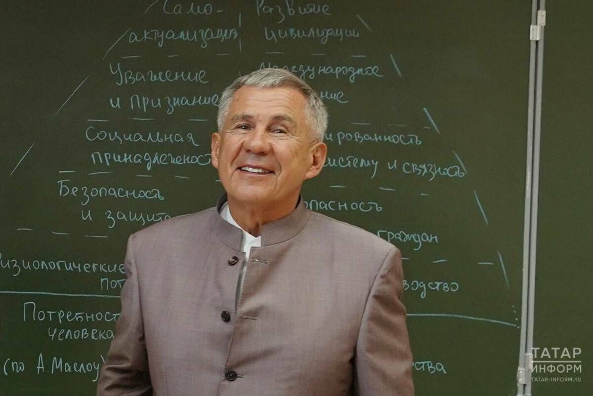 Минниханов поздравил татарстанцев с началом учебного года
