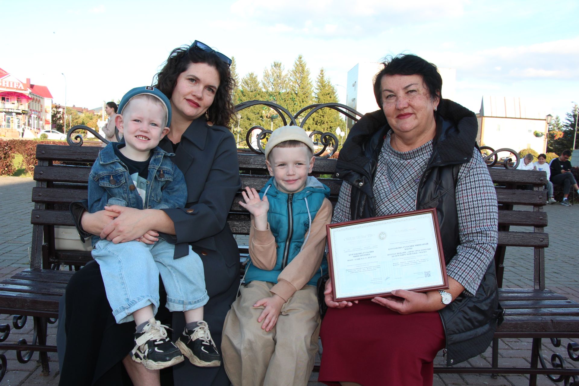 Лауреат Электронной доски почета Татарстана Гузель Бурлакова проголосовала в школе № 2