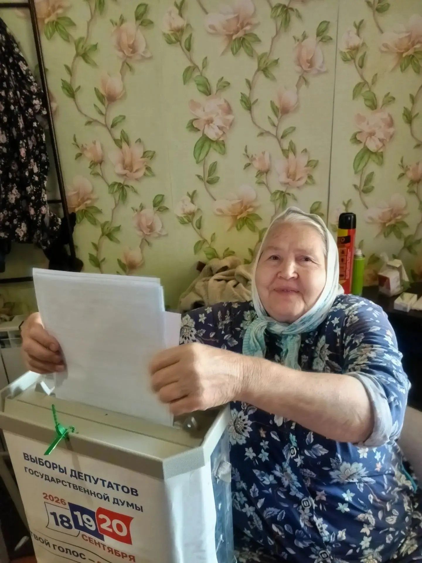 На участке в КДЦ «Грани» голосуют семьями и целыми поколениями