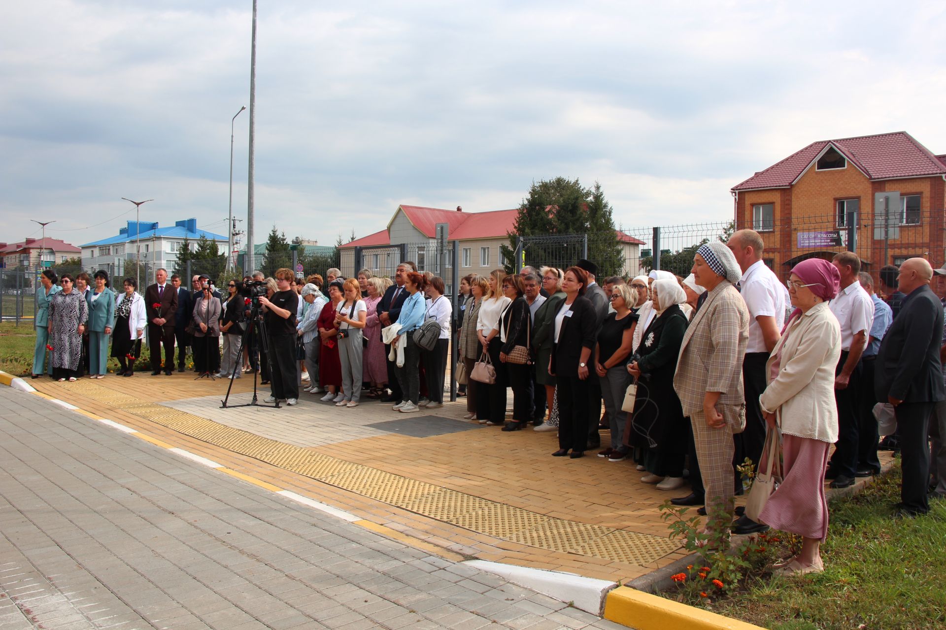 В Нурлате торжественно открыли мемориальную доску памяти Алмаза Ахметшина