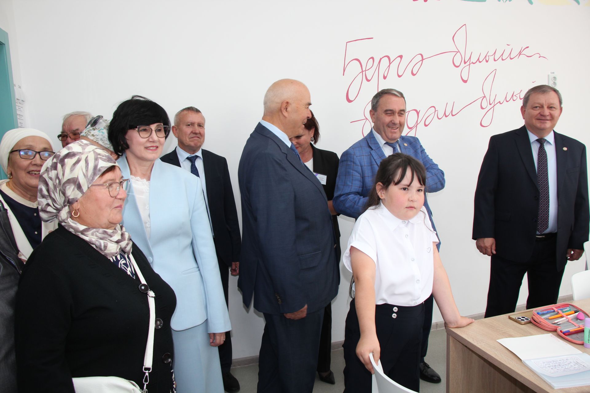 В Нурлате торжественно открыли мемориальную доску памяти Алмаза Ахметшина