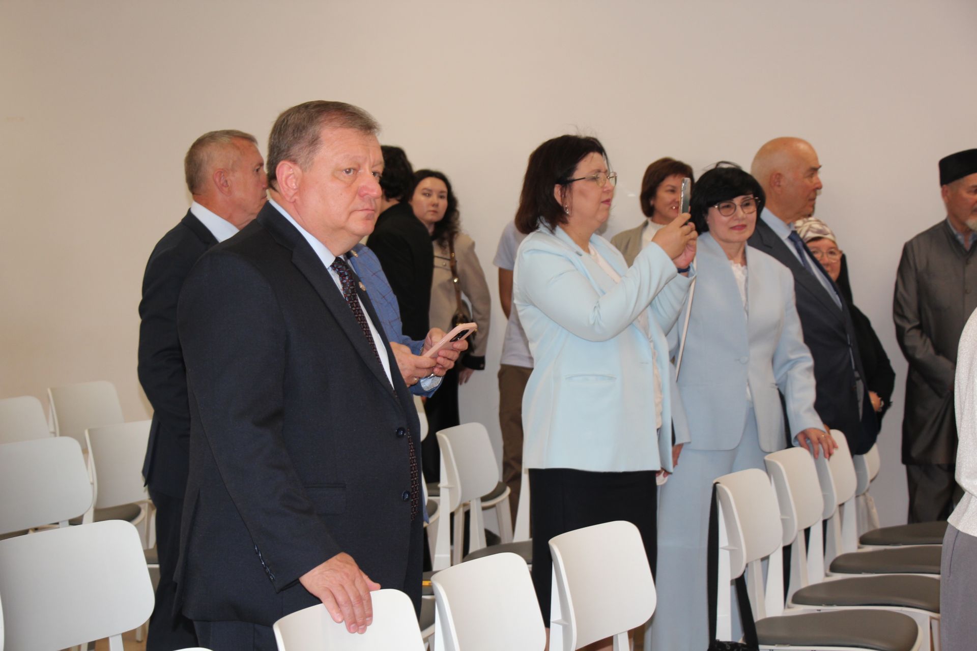 В Нурлате торжественно открыли мемориальную доску памяти Алмаза Ахметшина