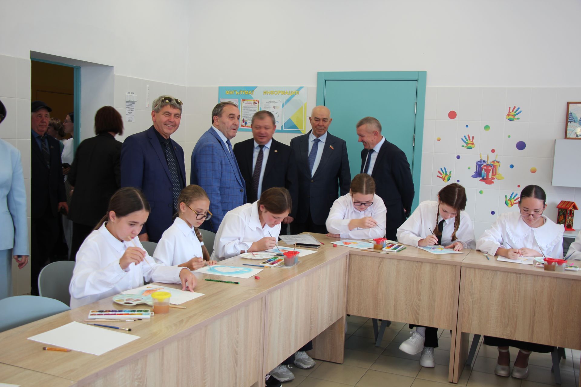 В Нурлате торжественно открыли мемориальную доску памяти Алмаза Ахметшина