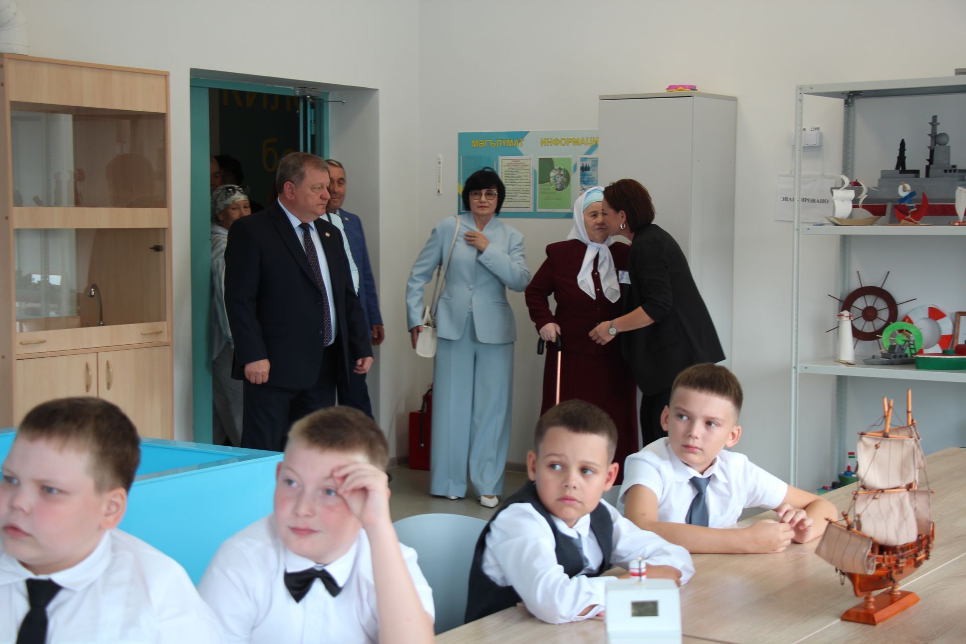 В Нурлате торжественно открыли мемориальную доску памяти Алмаза Ахметшина