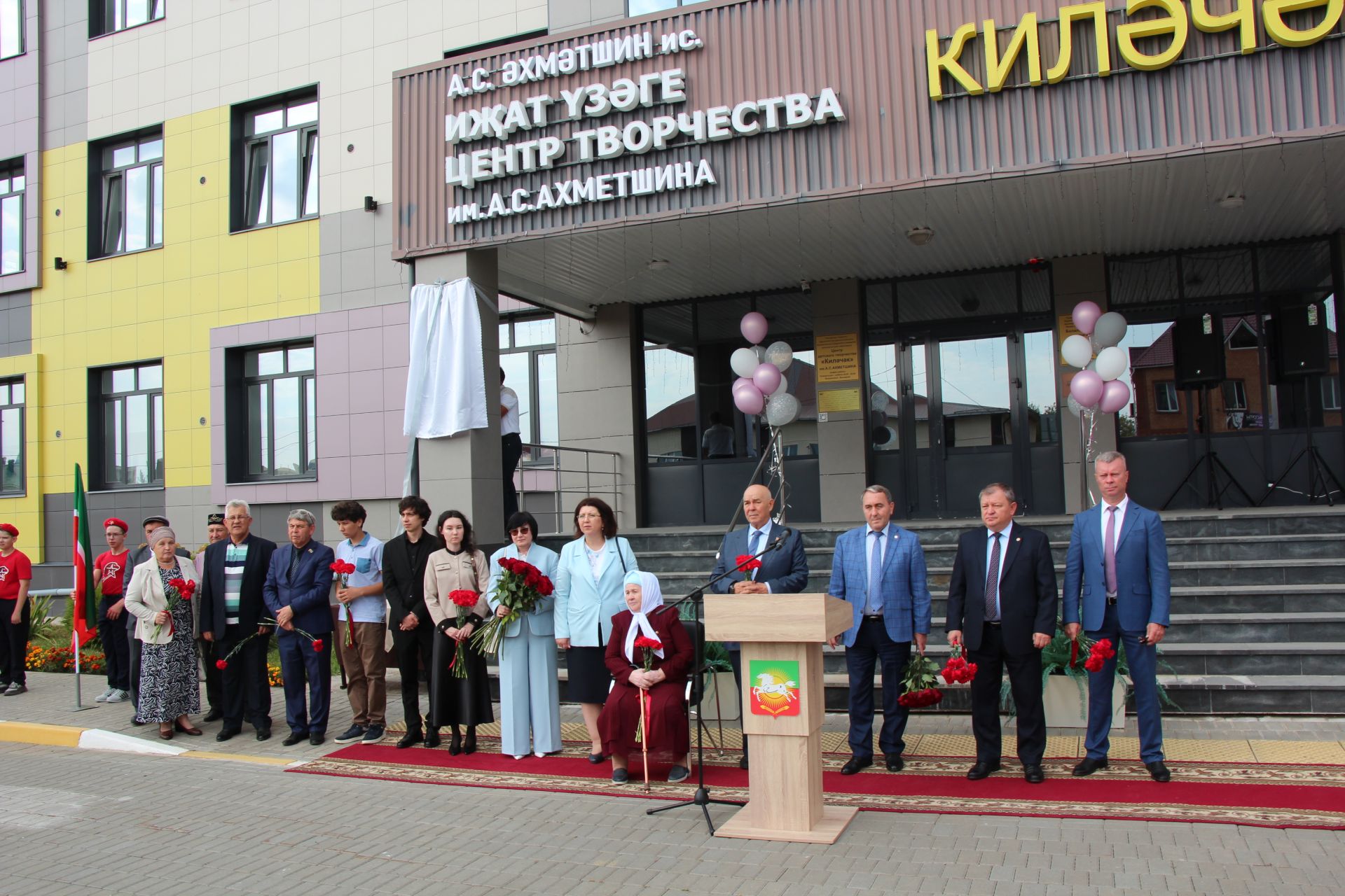 В Нурлате торжественно открыли мемориальную доску памяти Алмаза Ахметшина