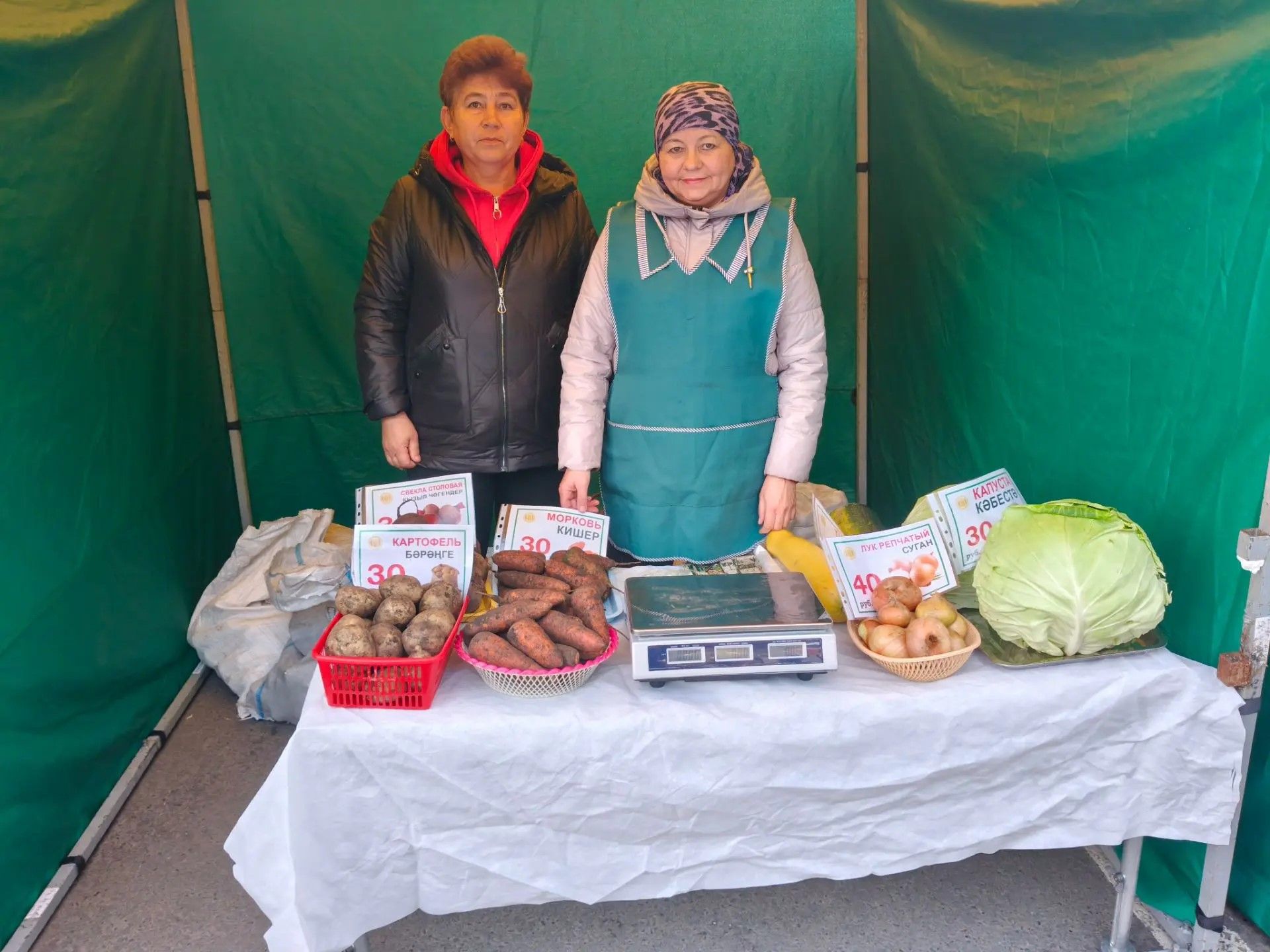 Нурлатцы участвуют на сельхозярмарке в Казани